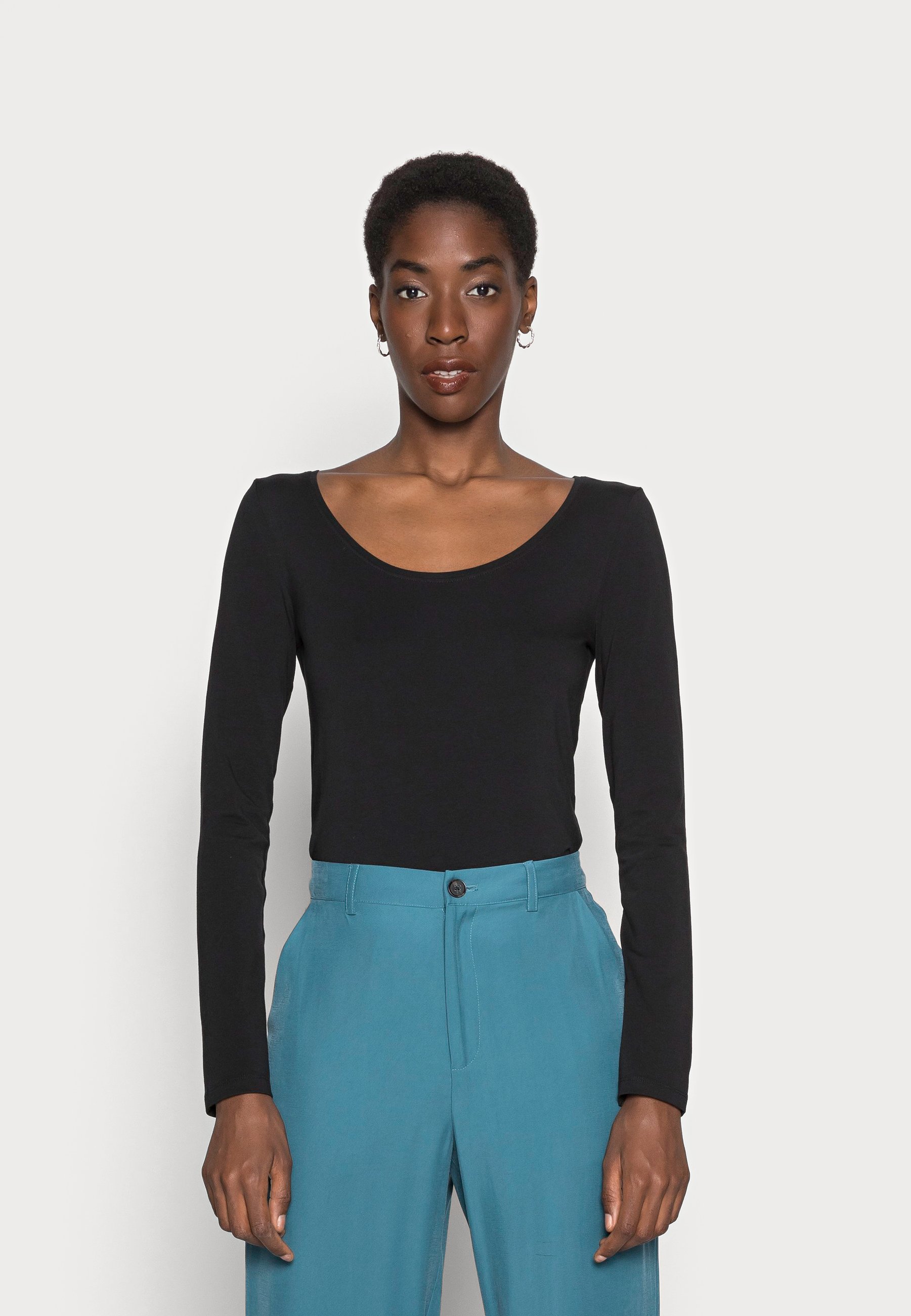 Long sleeved top