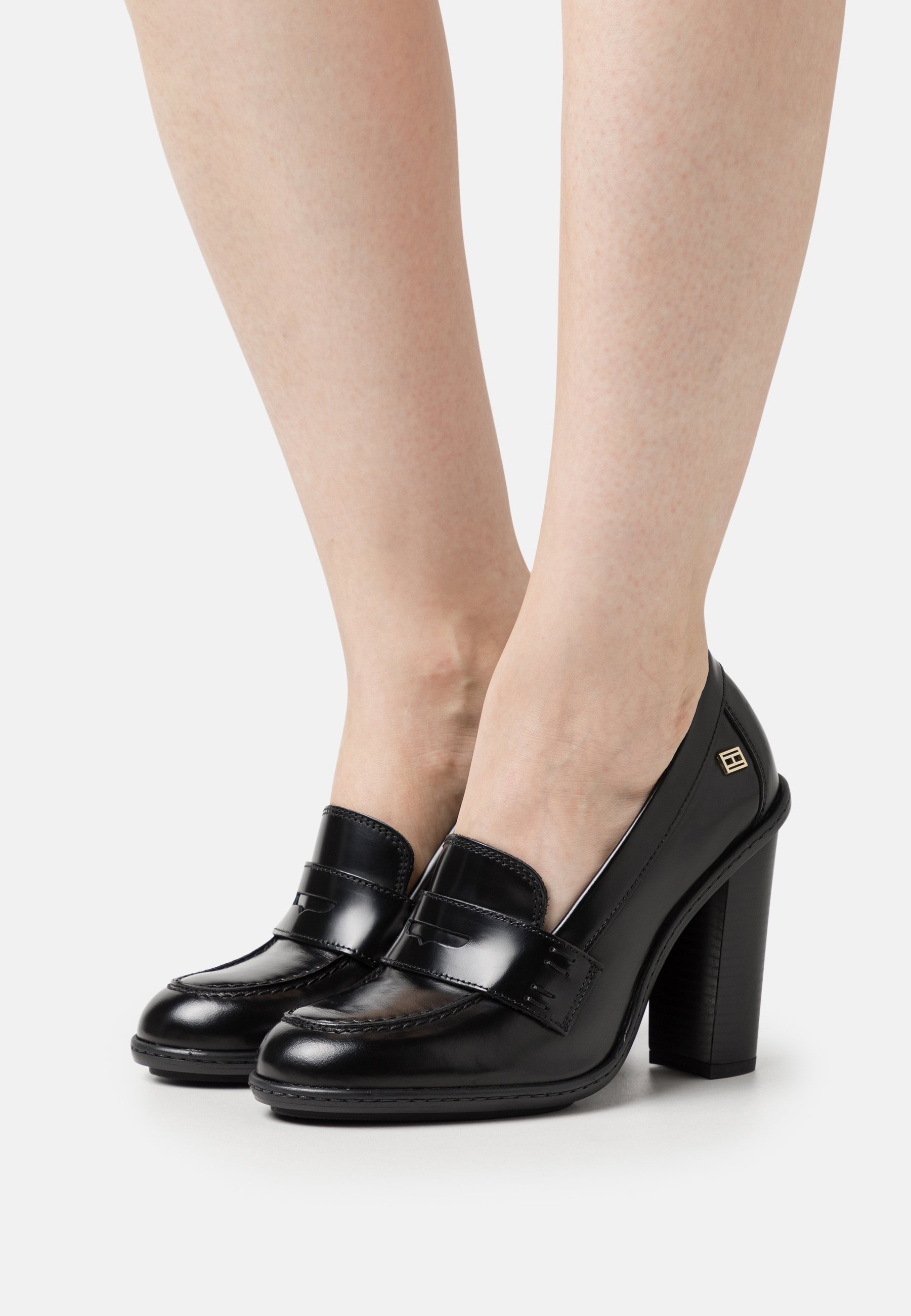ESSENTIAL - High heels