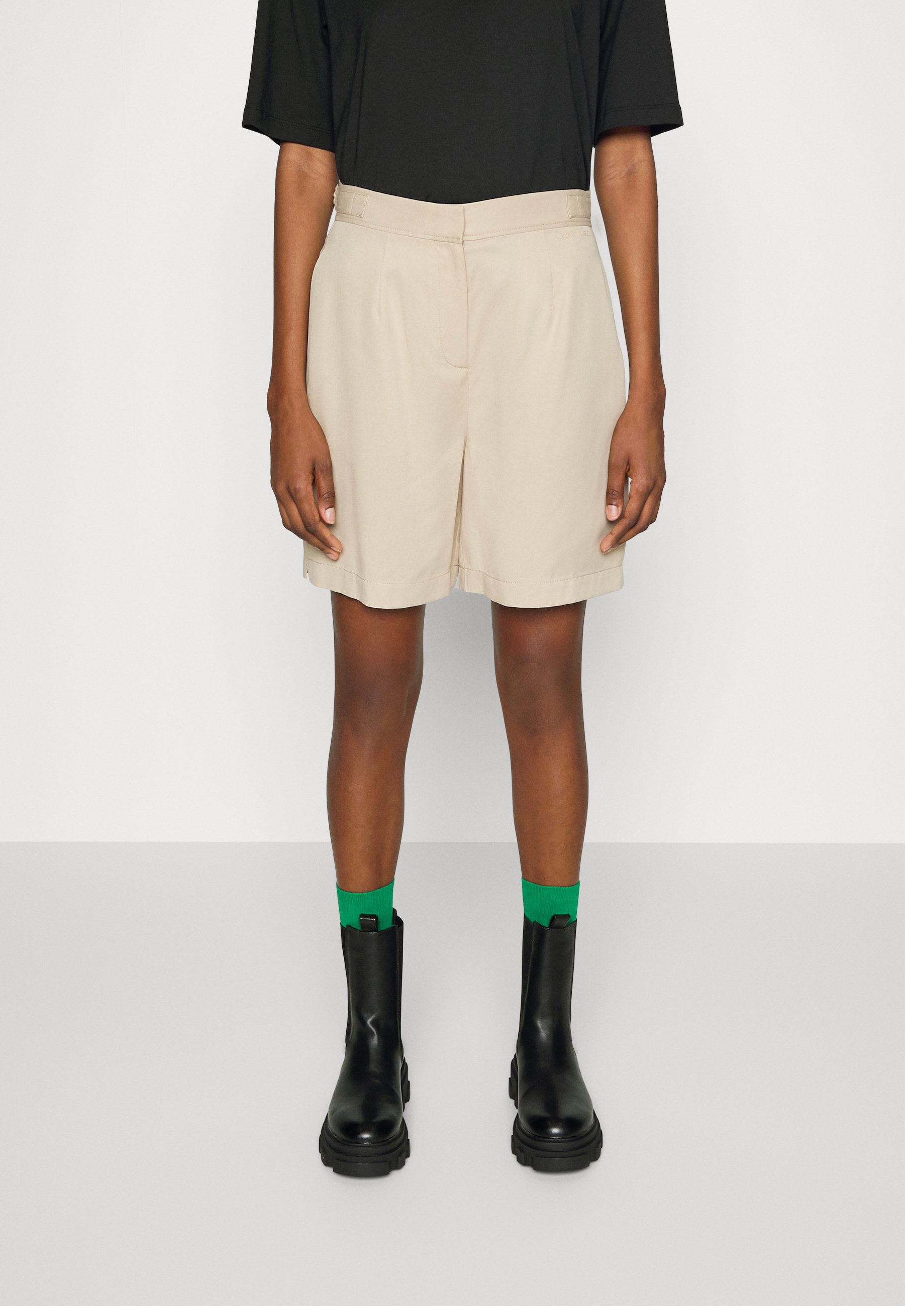 UTILITY TAILORED - Shorts