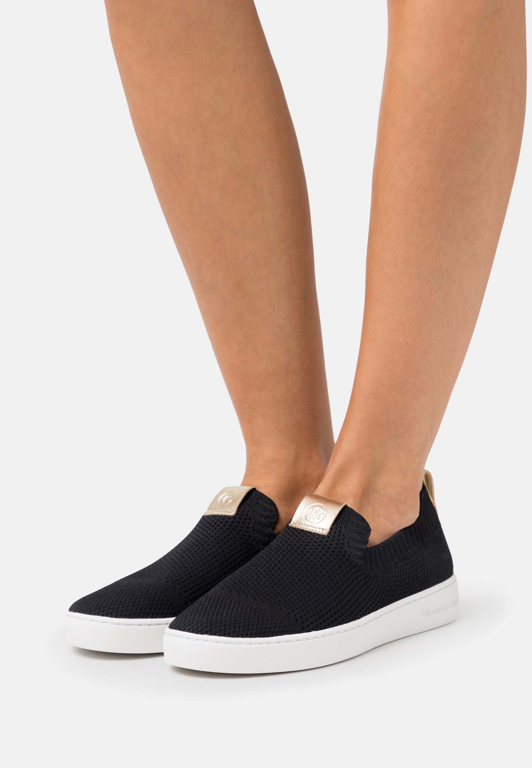 JUNO- Slip-ons