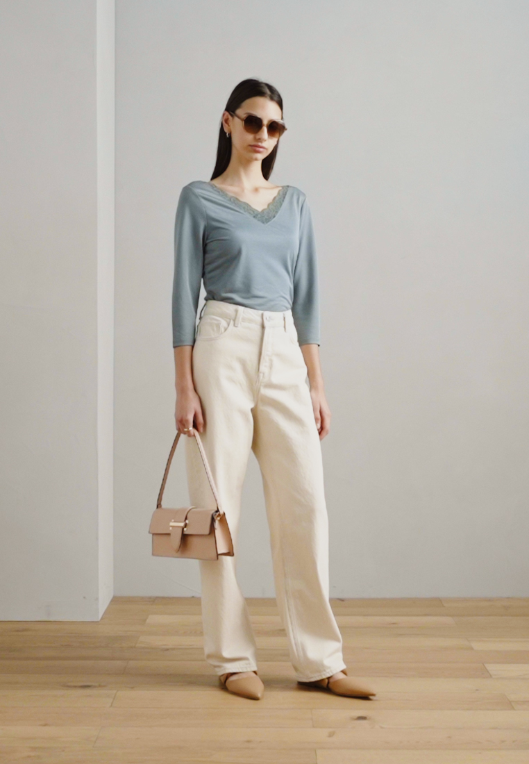 Long sleeved top
