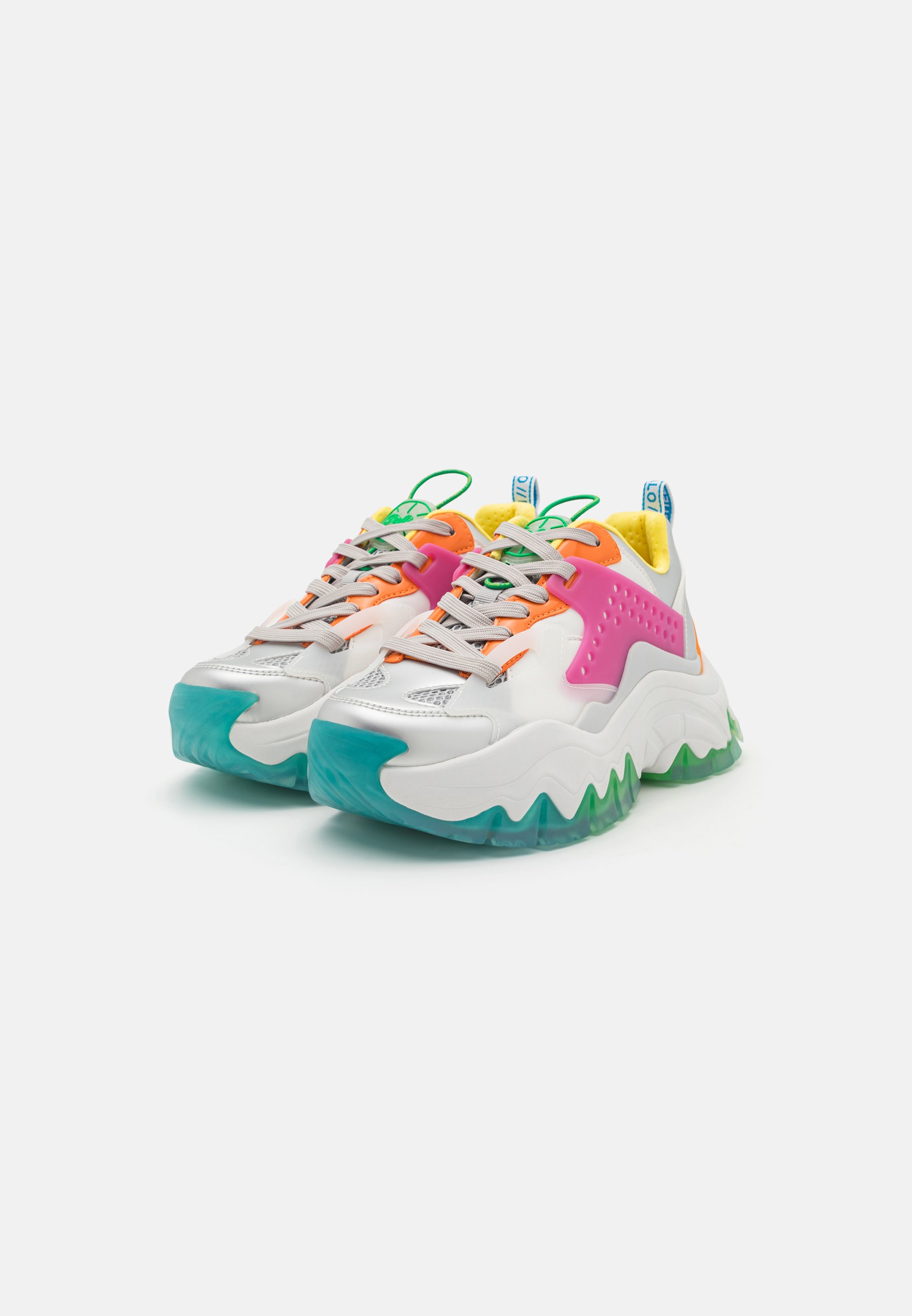 TRAIL ONE- Trainers