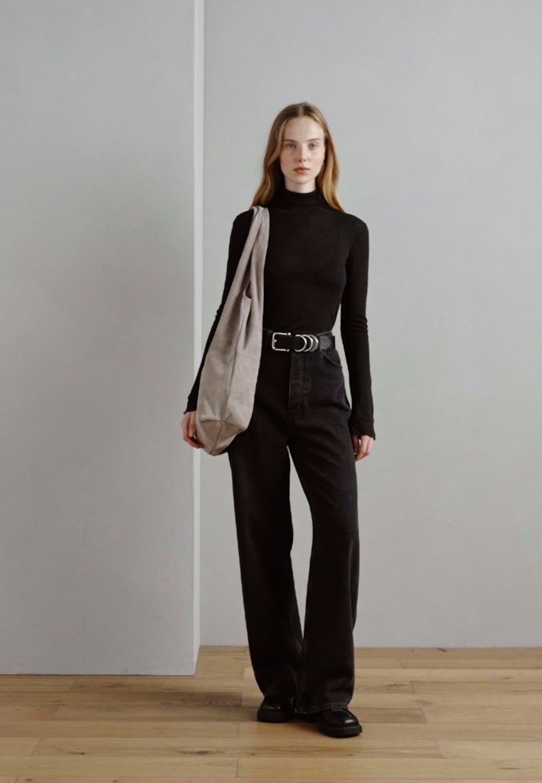 Long sleeved top