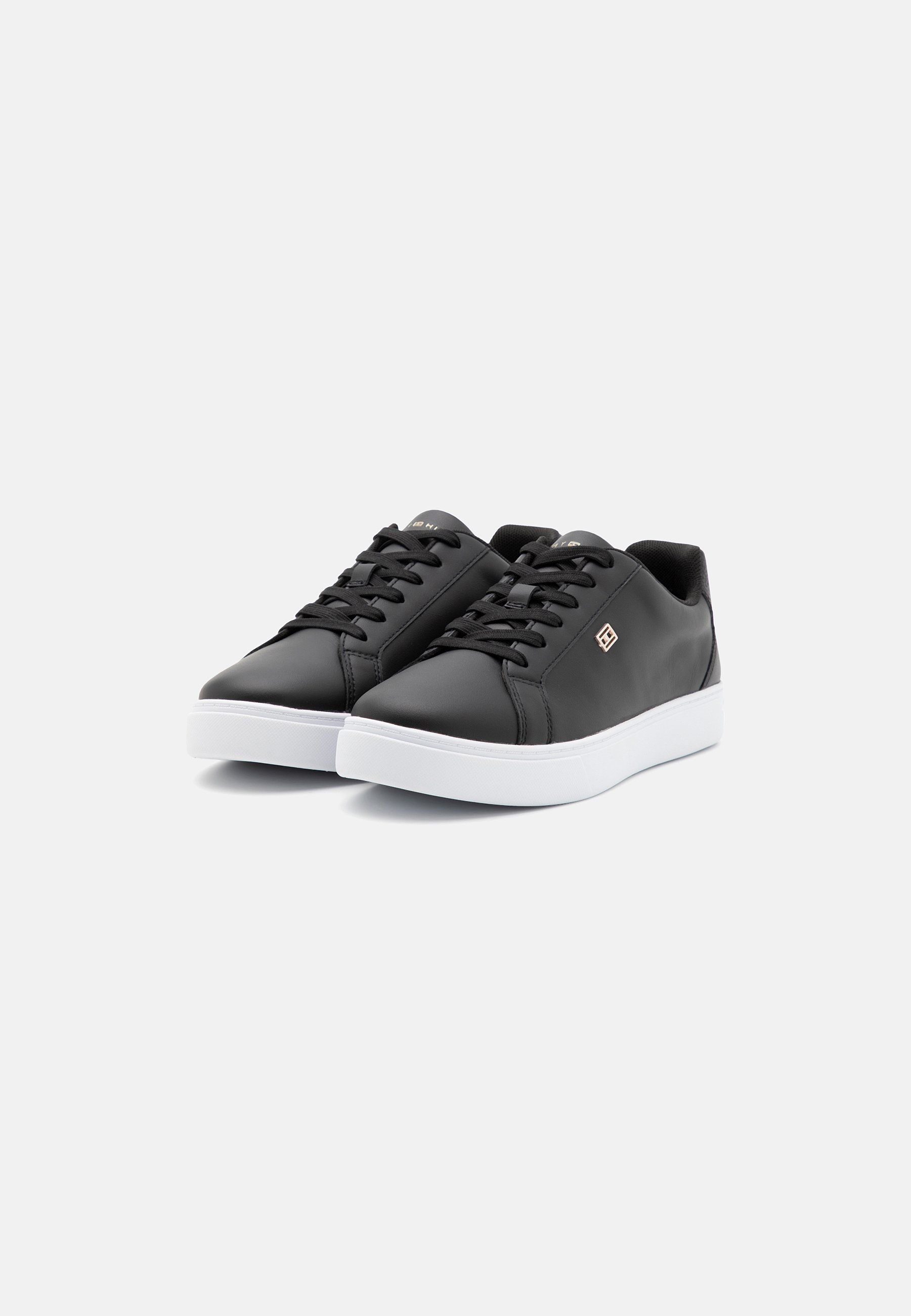 ESSENTIAL COURT - Trainers