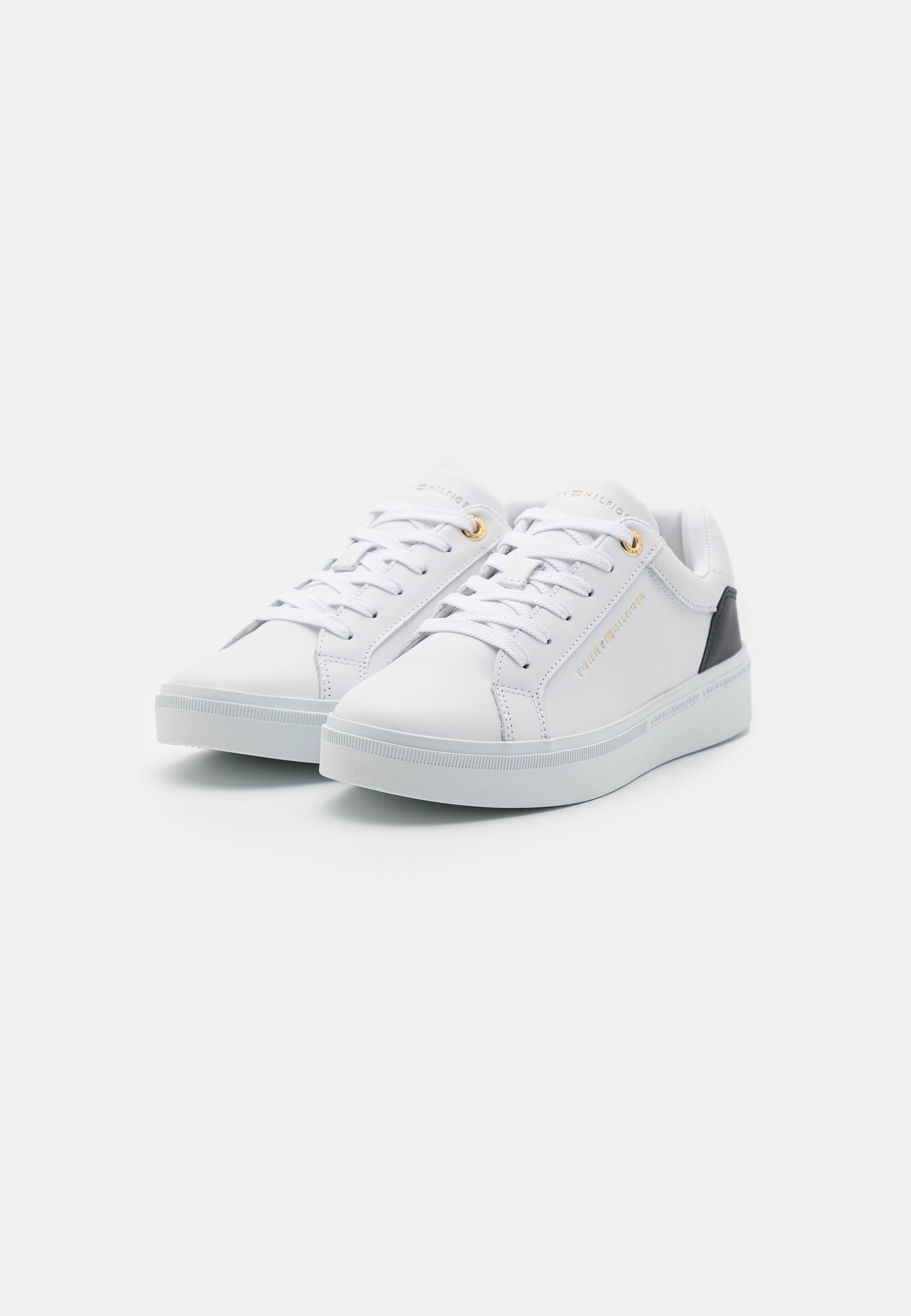 ELEVATED ESSENTIAL COURT- Trainers