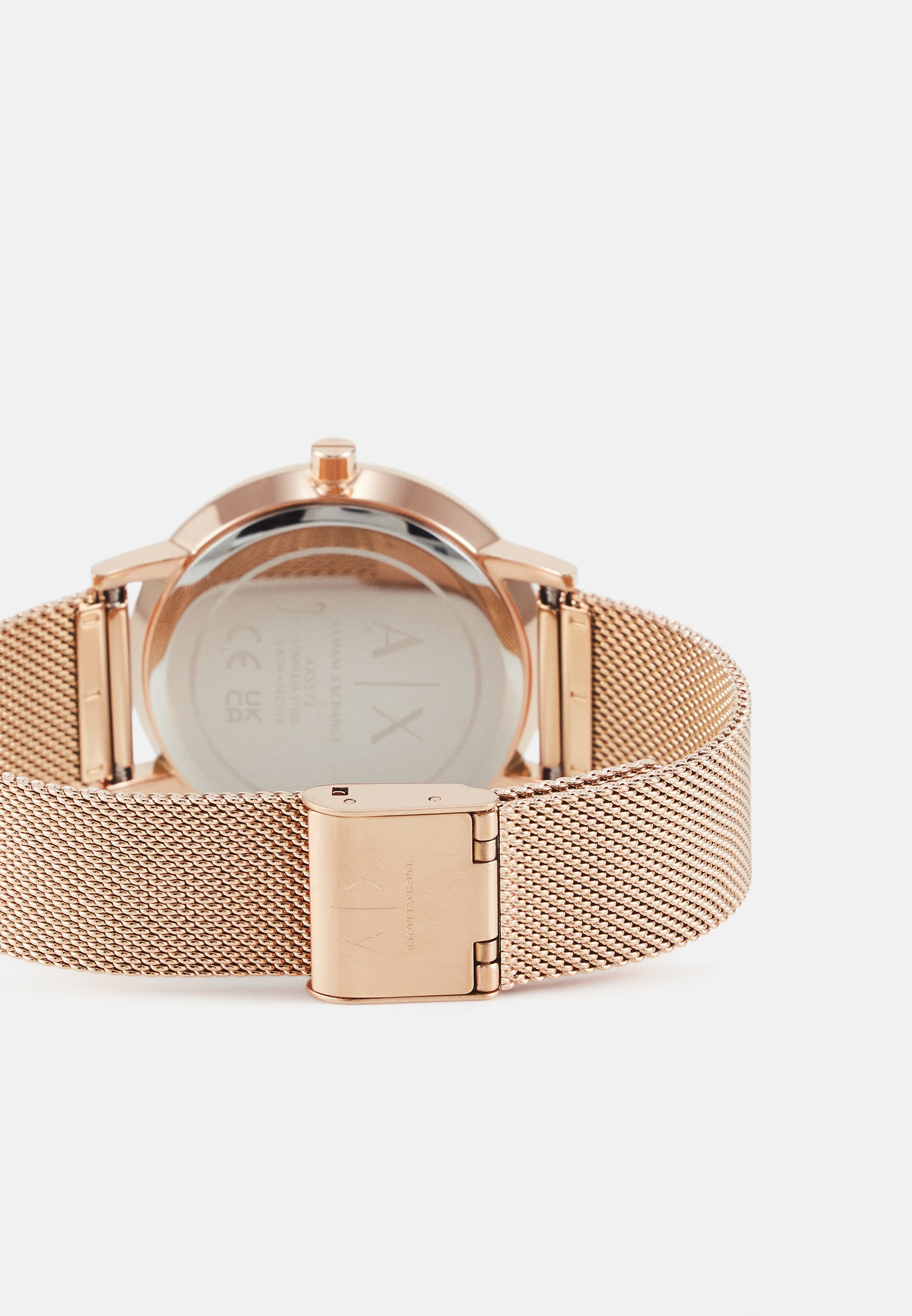 LOLA - Watch