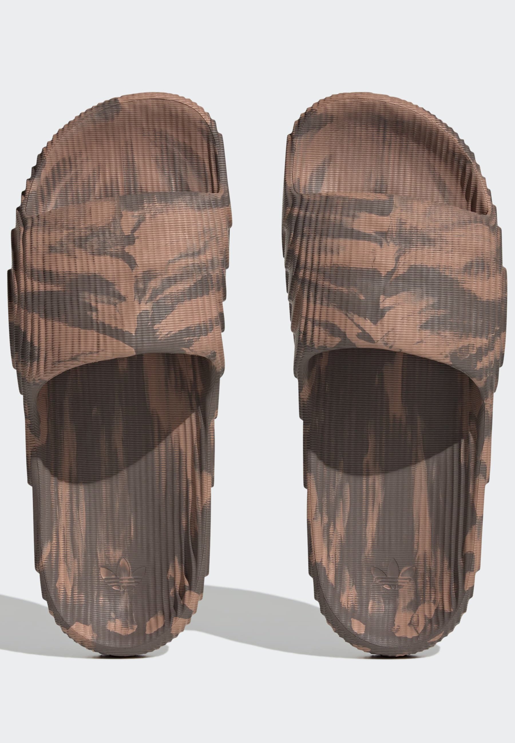 ADILETTE 22 - Pool slides