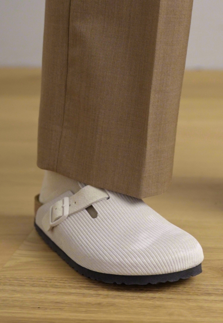 BOSTON- Slippers