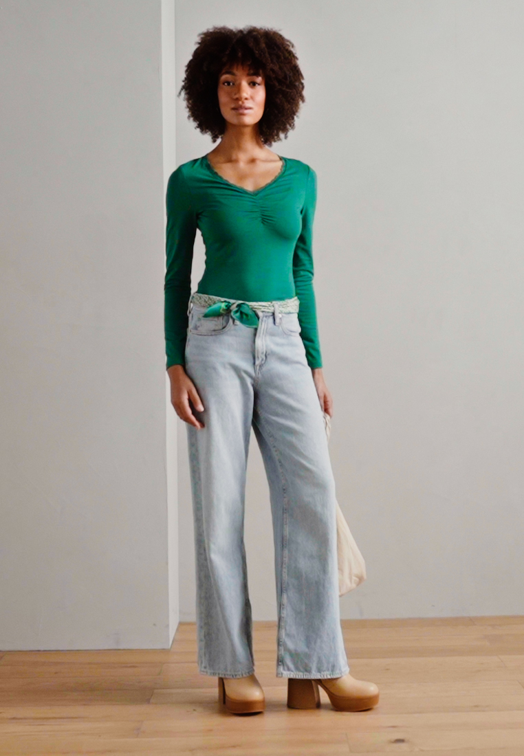 Long sleeved top