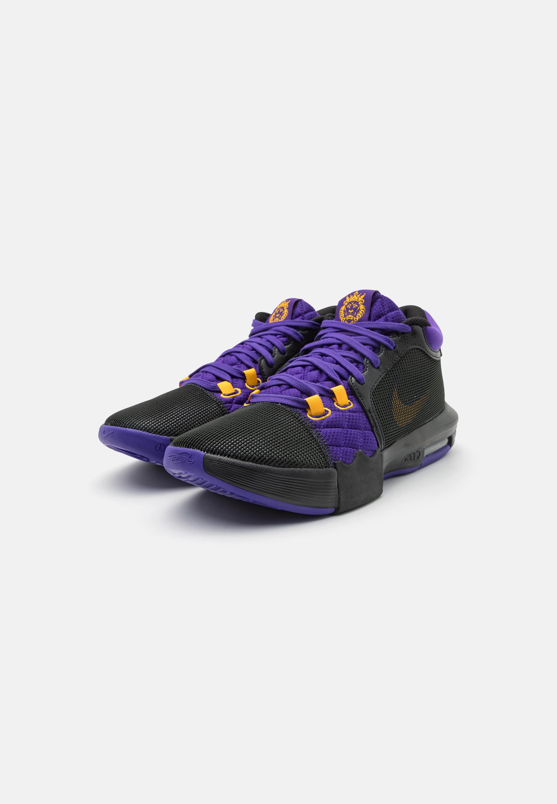 LEBRON WITNESS VIII - Basketball shoes