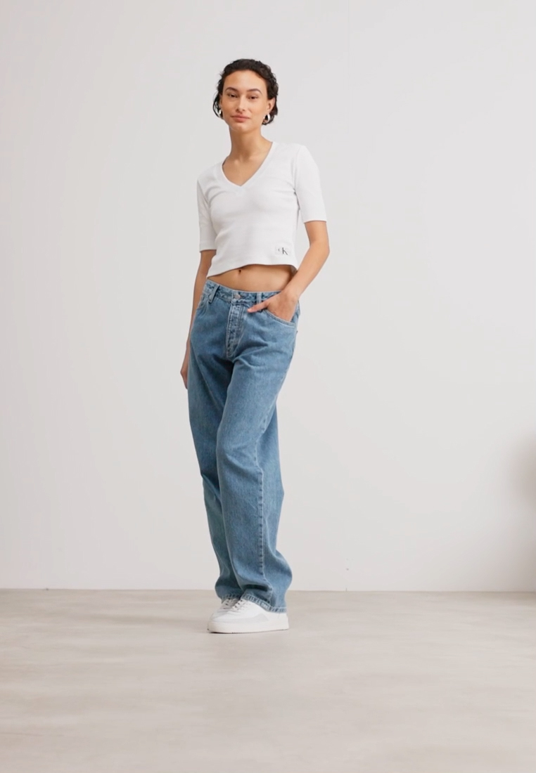 LABEL V-NECK TEE - Basic T-shirt
