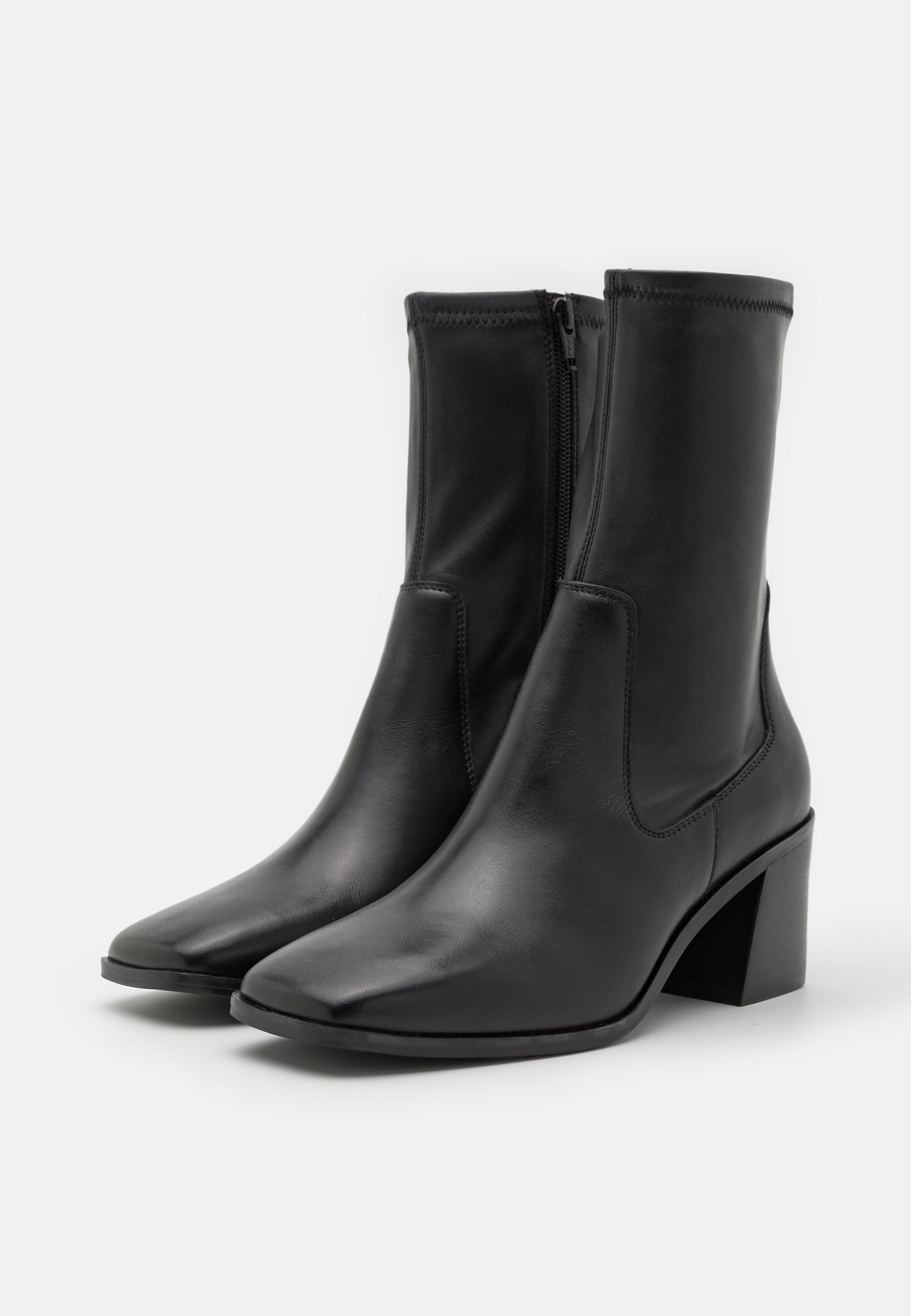 LEATHER- Classic ankle boots
