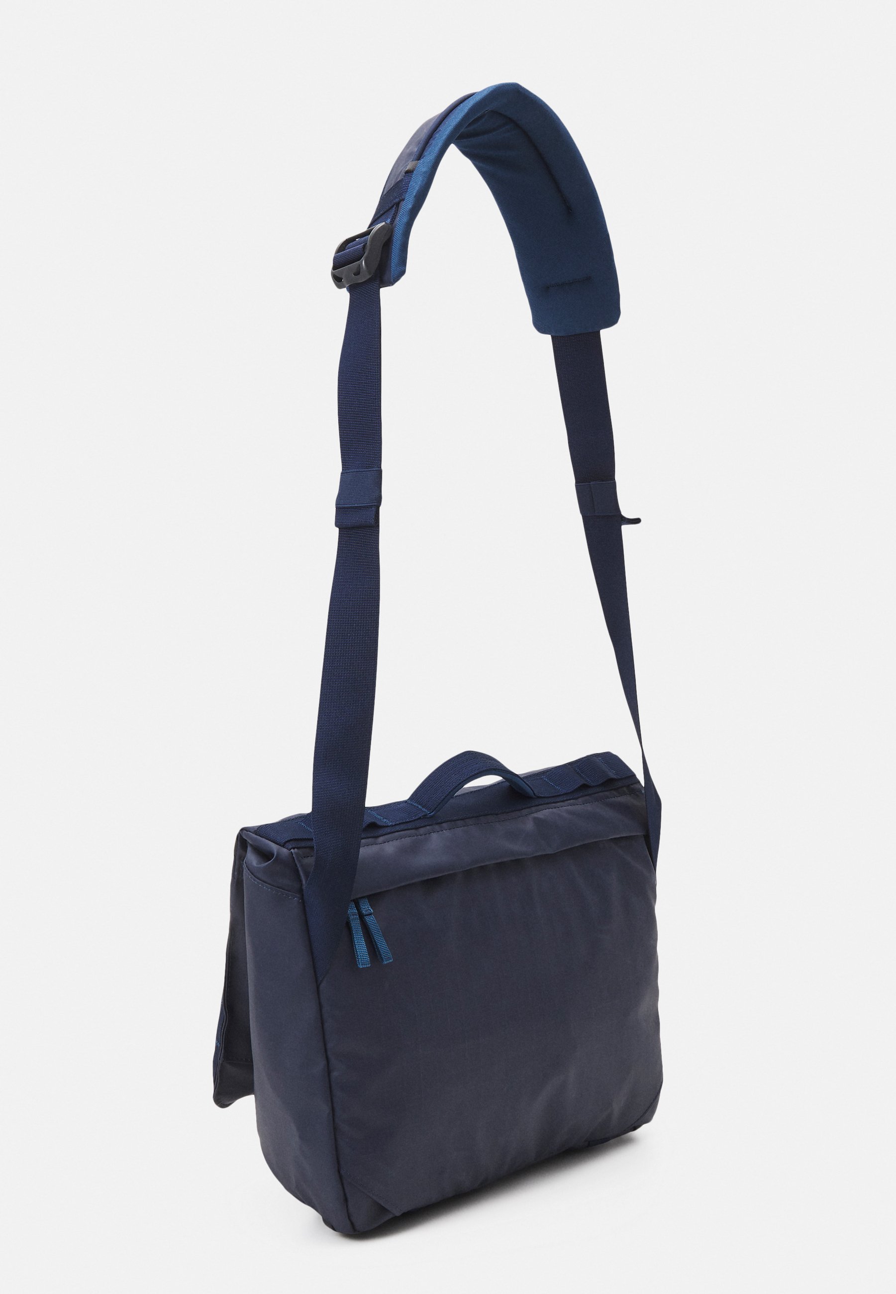 BASE CAMP VOYAGER MESSENGER BAG UNISEX - Across body bag
