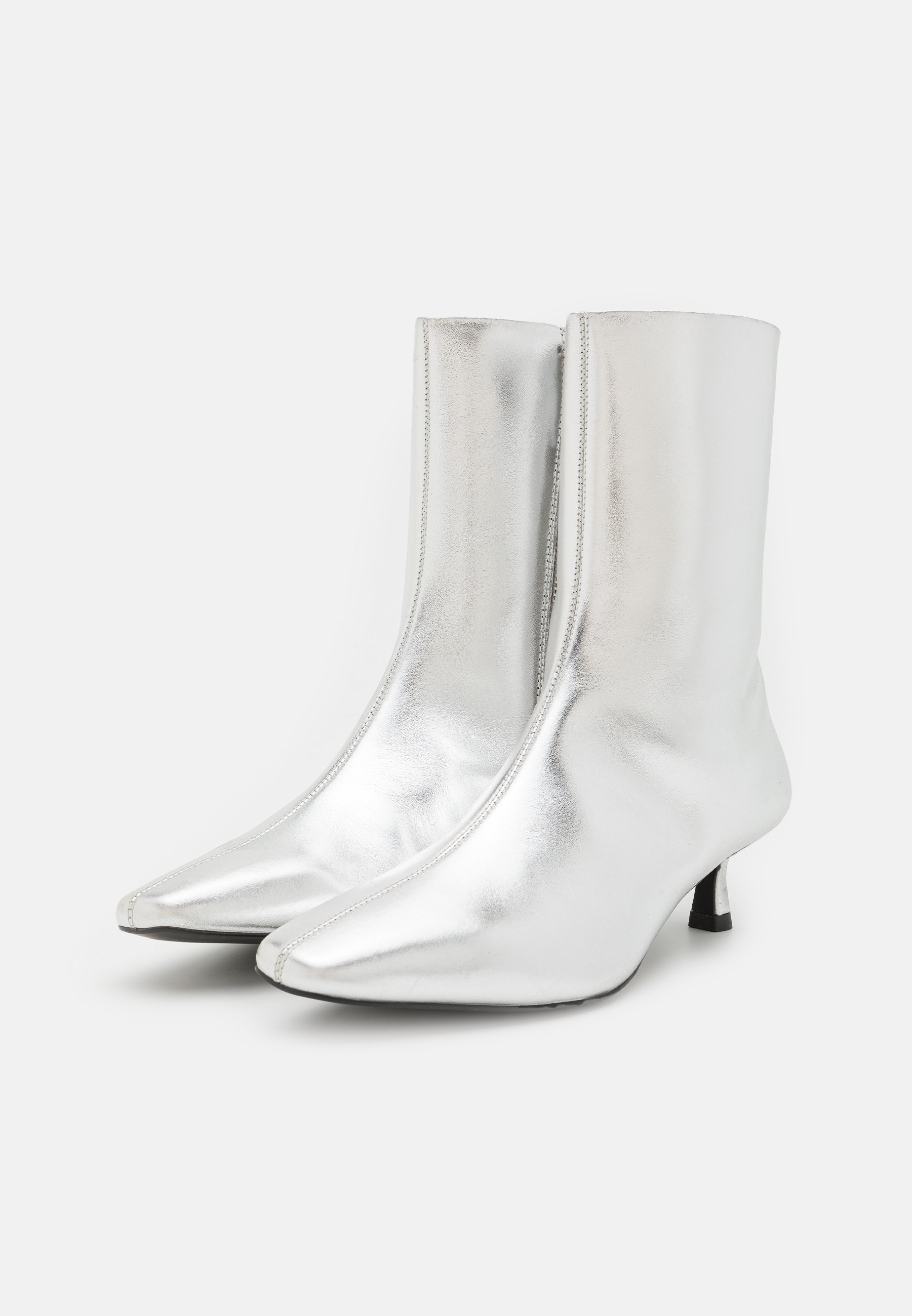 LEATHER- Classic ankle boots