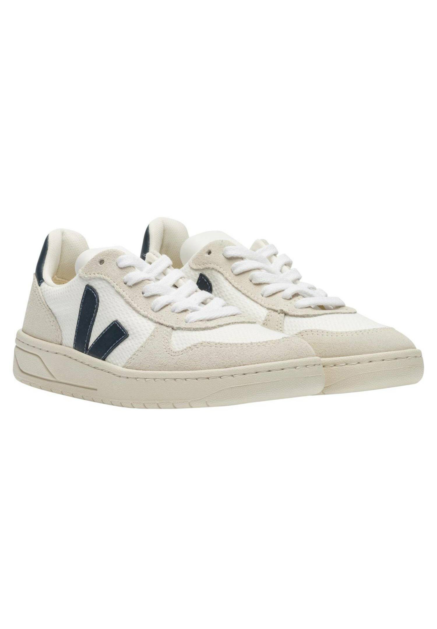 V-10 - Trainers