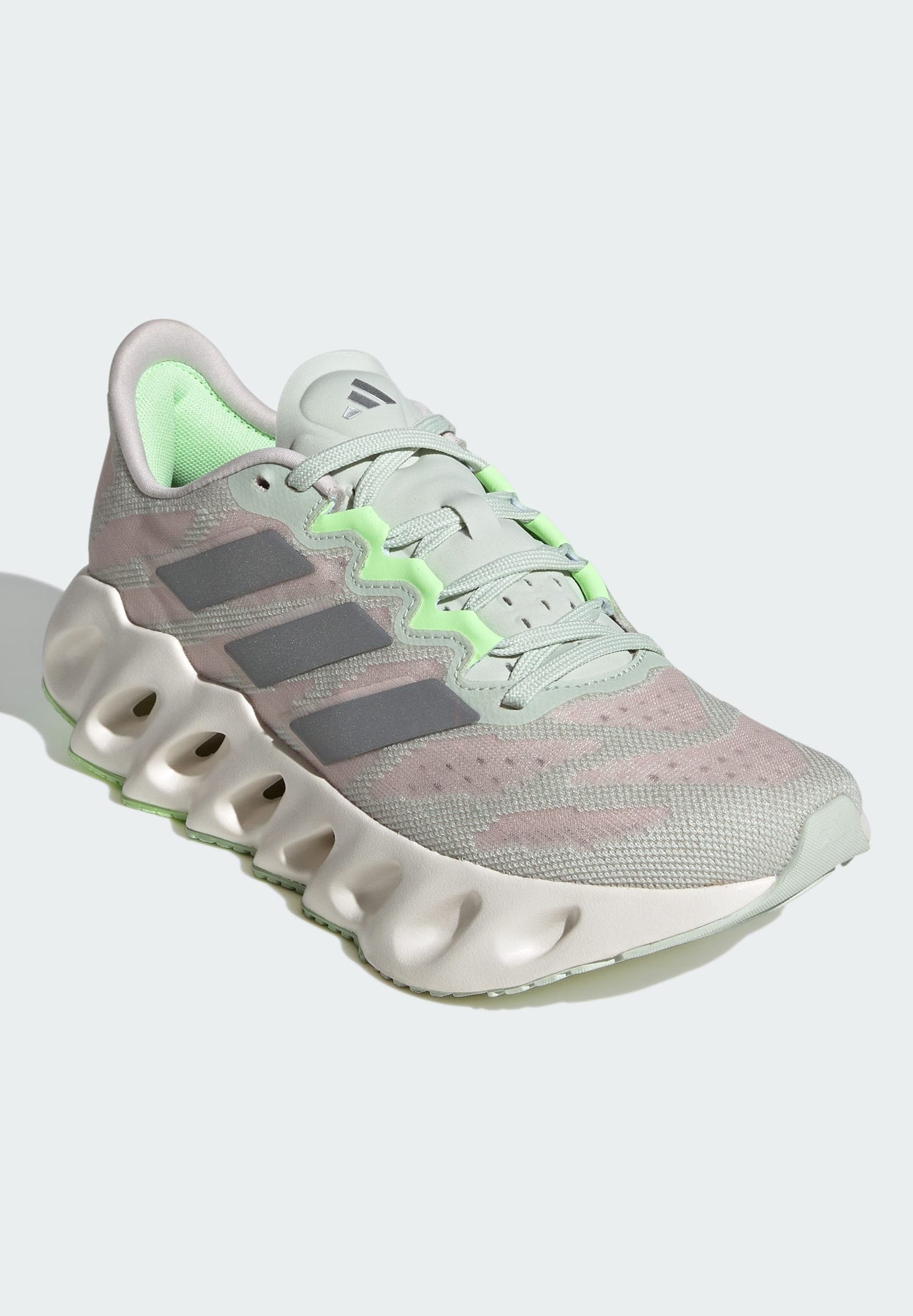 SWITCH FWD - Neutral running shoes