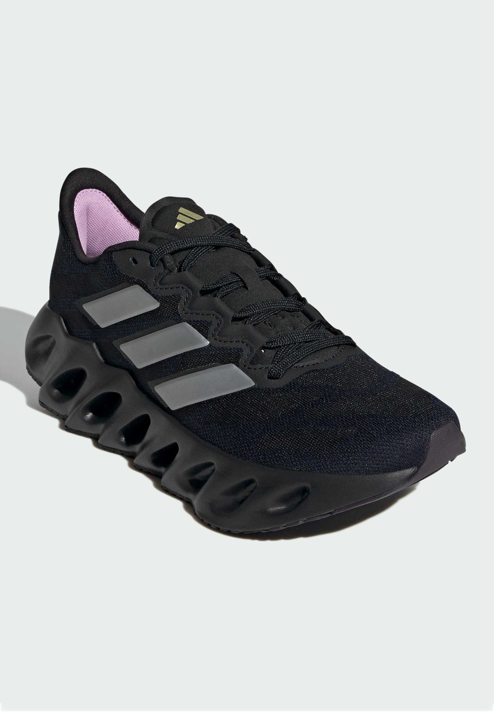 SWITCH FWD - Neutral running shoes