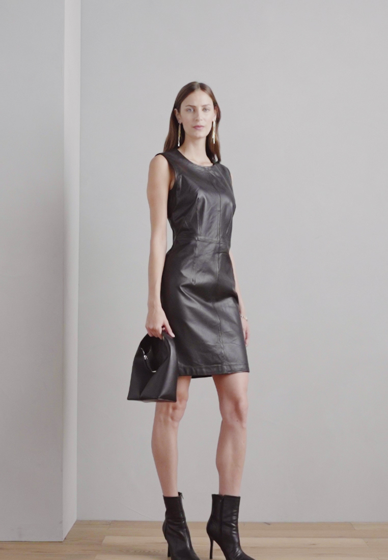 DRESS SHORTER LENGTH SLEEVELESS FITTED - Day dress