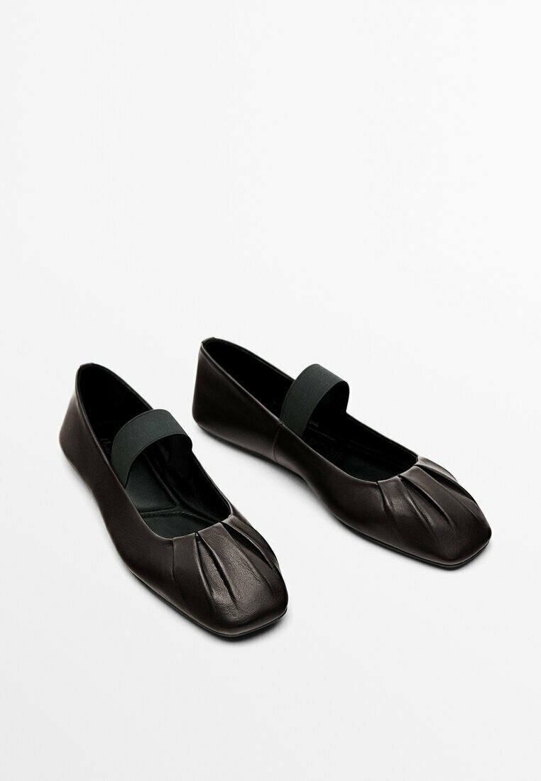 GATHERED STRETCH FLATS- Ankle strap ballet pumps