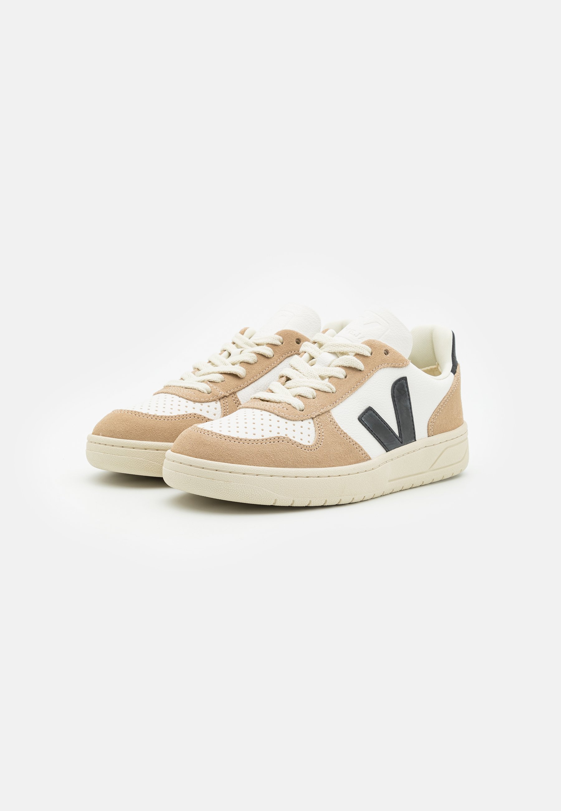 V-10 - Trainers