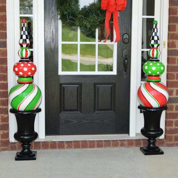 2.8 ft. Green Swirl Christmas Topiary