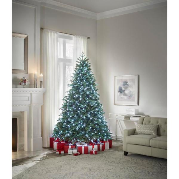 7.5 ft Swiss Mountain Black Spruce Twinkly Rainbow LED Pre-Lit Christmas Tree with 600 RGB LED Technology Dome Lights