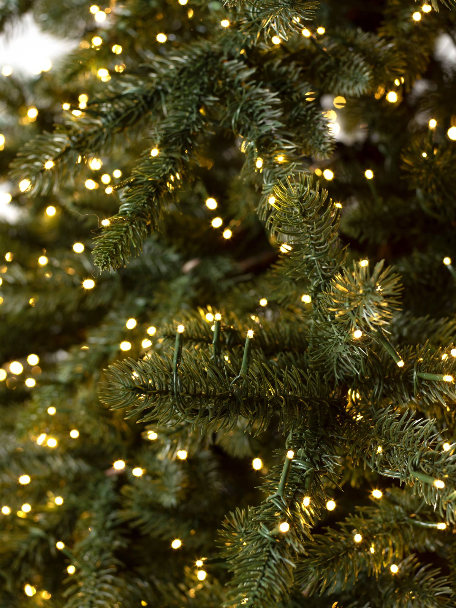 7-1/2 ft. Feel Real Grande Fir Medium Hinged Artificial Christmas Tree with 750 Clear Lights