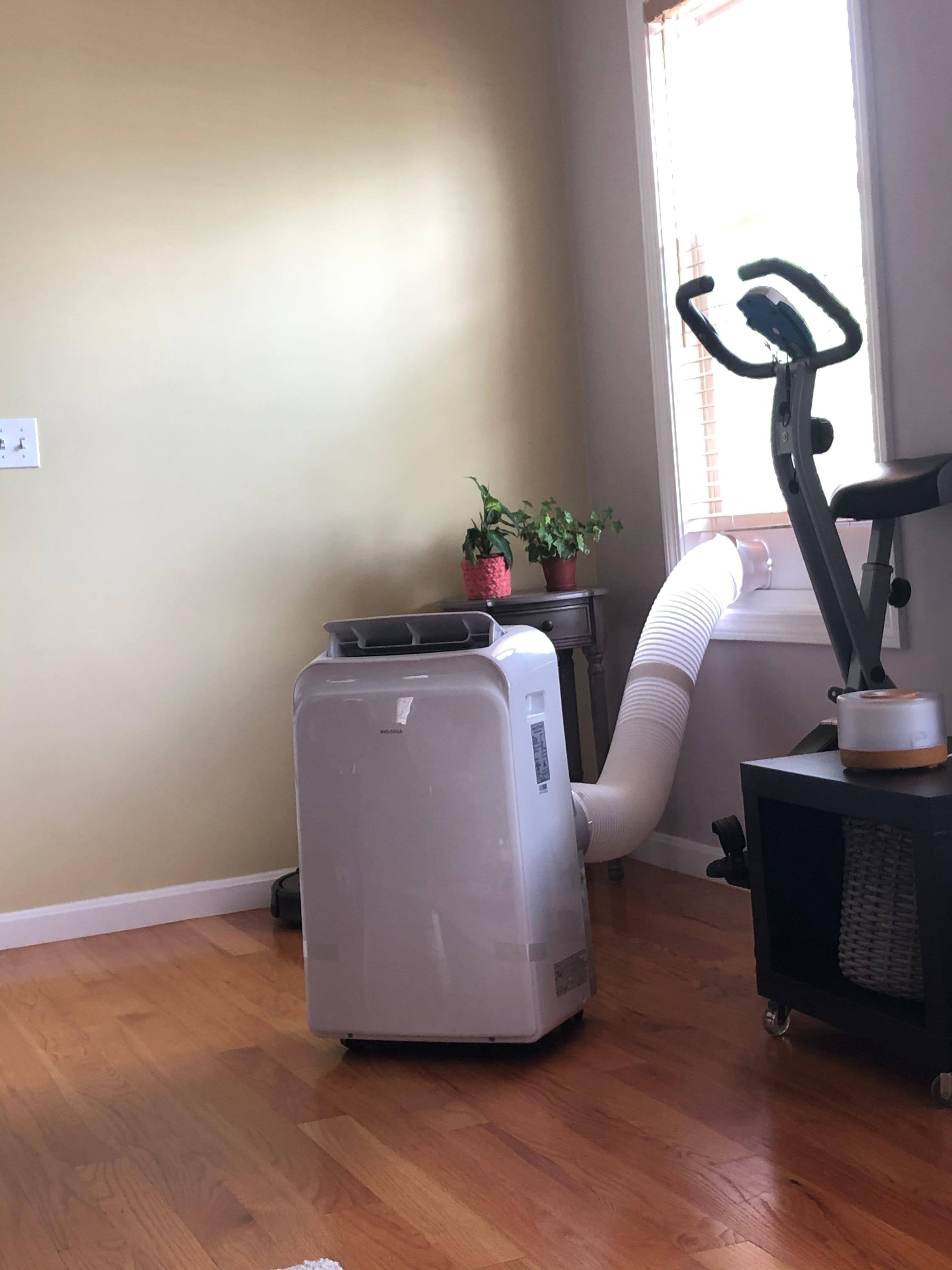 Insignia 350 Sq. ft. Portable Air Conditioner White NSAC08PWH1