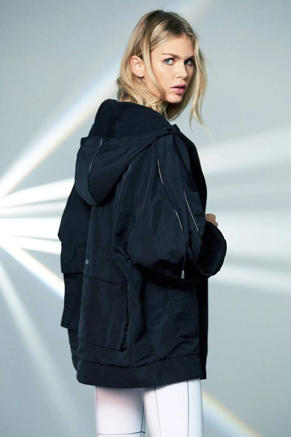 Alo Reversible Legion Jacket S / Black Wellnestcares