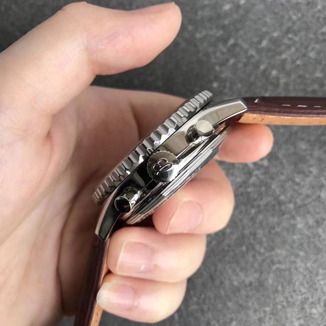 Breitling 1:1 Super Clone  Navitimer B01 Chronograph 43