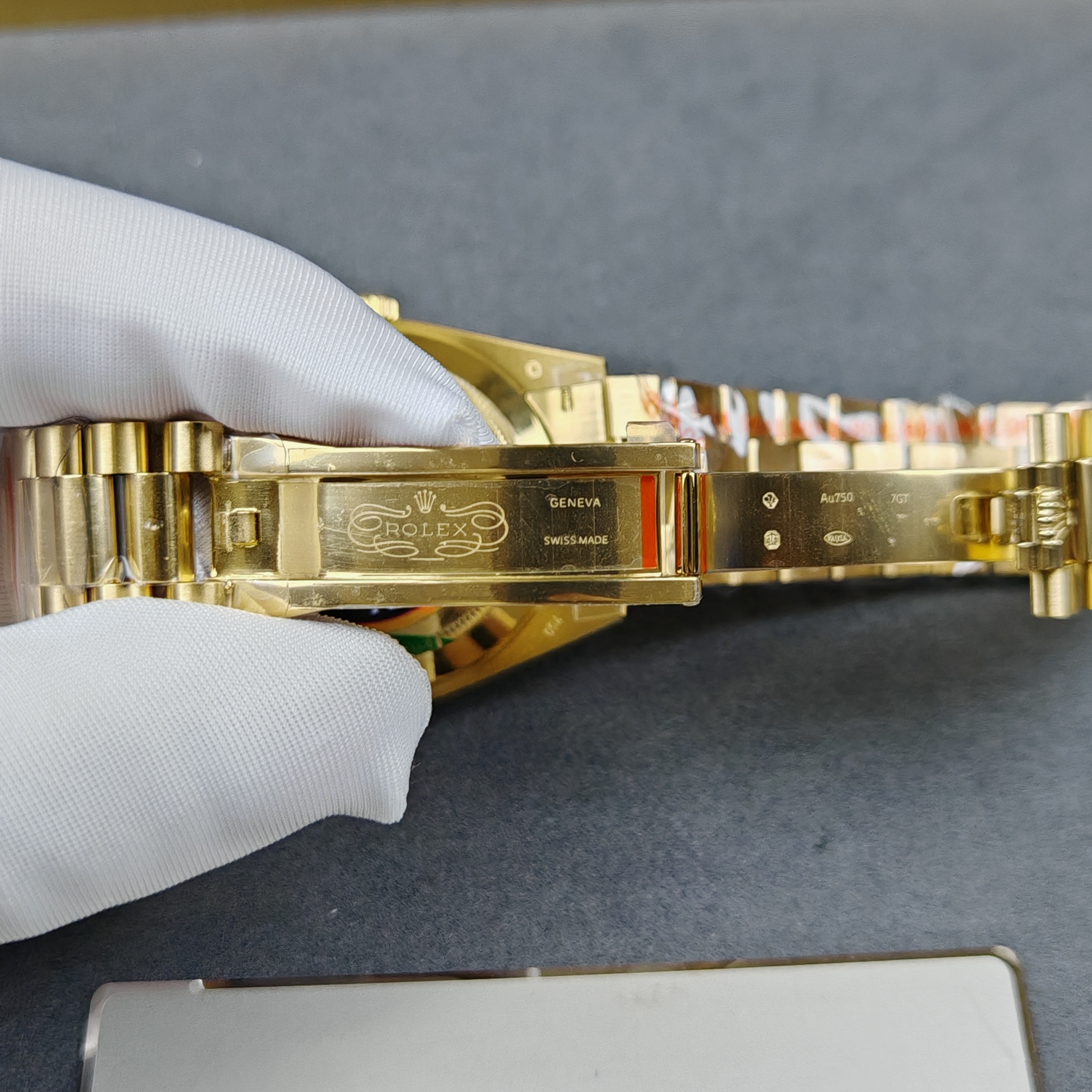 Rolex Day-Date m228238-0006 Yellow gold with Gold Dial(Roman Numerals) President bracelet (40mm) Super Clone