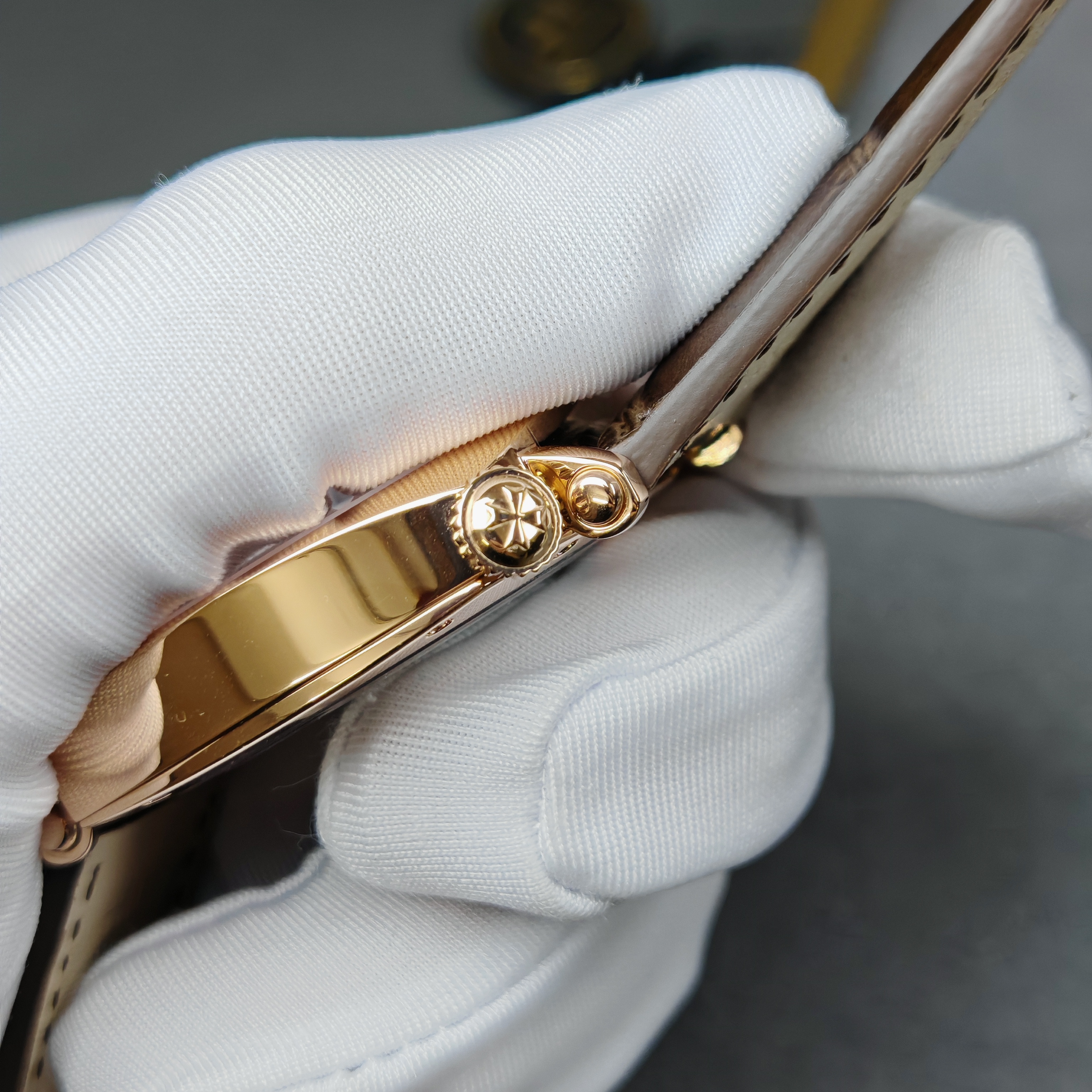 Super Clone Vacheron Constantin 82035/000R-9359 40X40mm