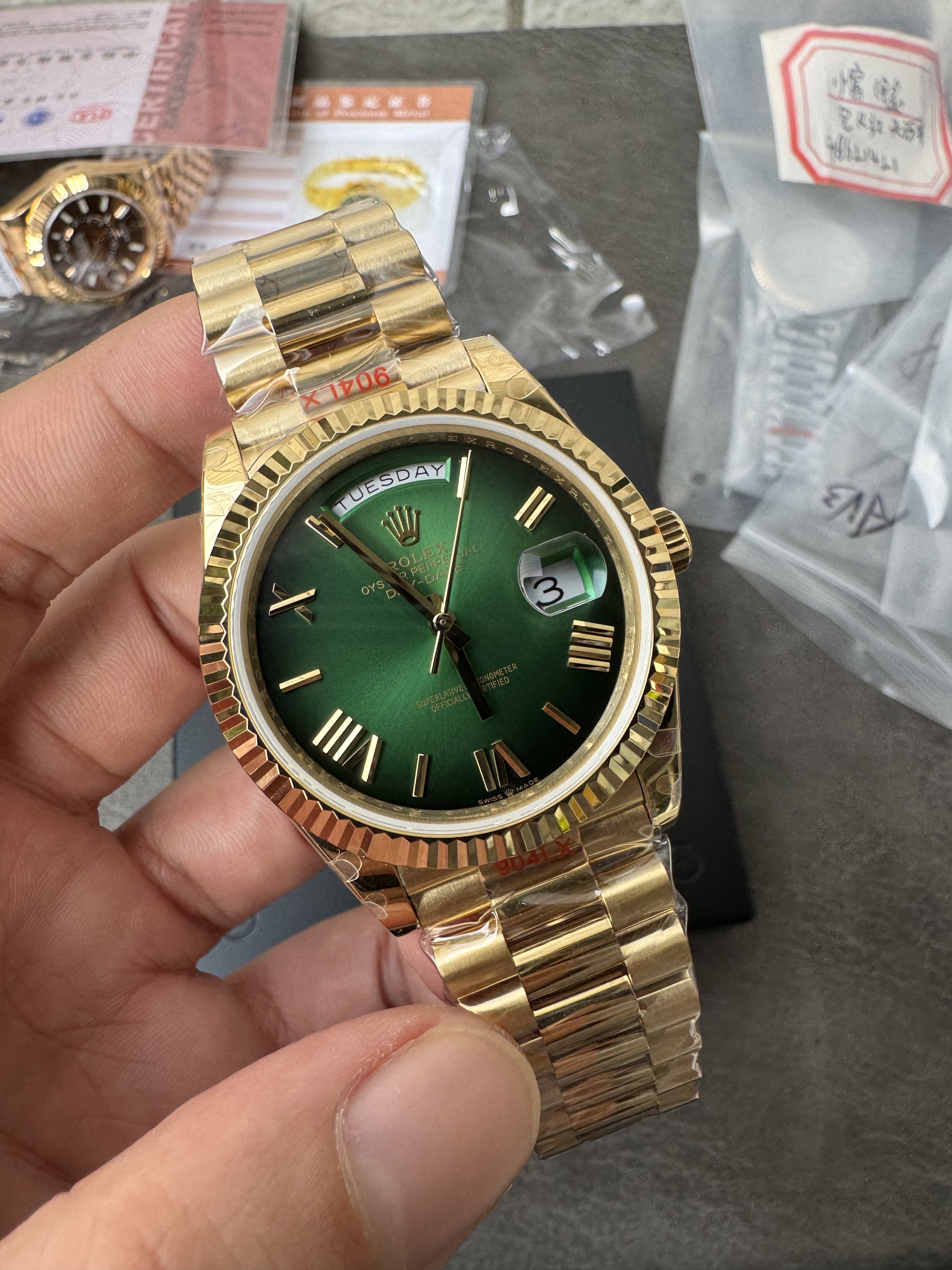 Super Clone Rolex Day-Date 40mm – Iconic Green Dial with Gold President Bracelet