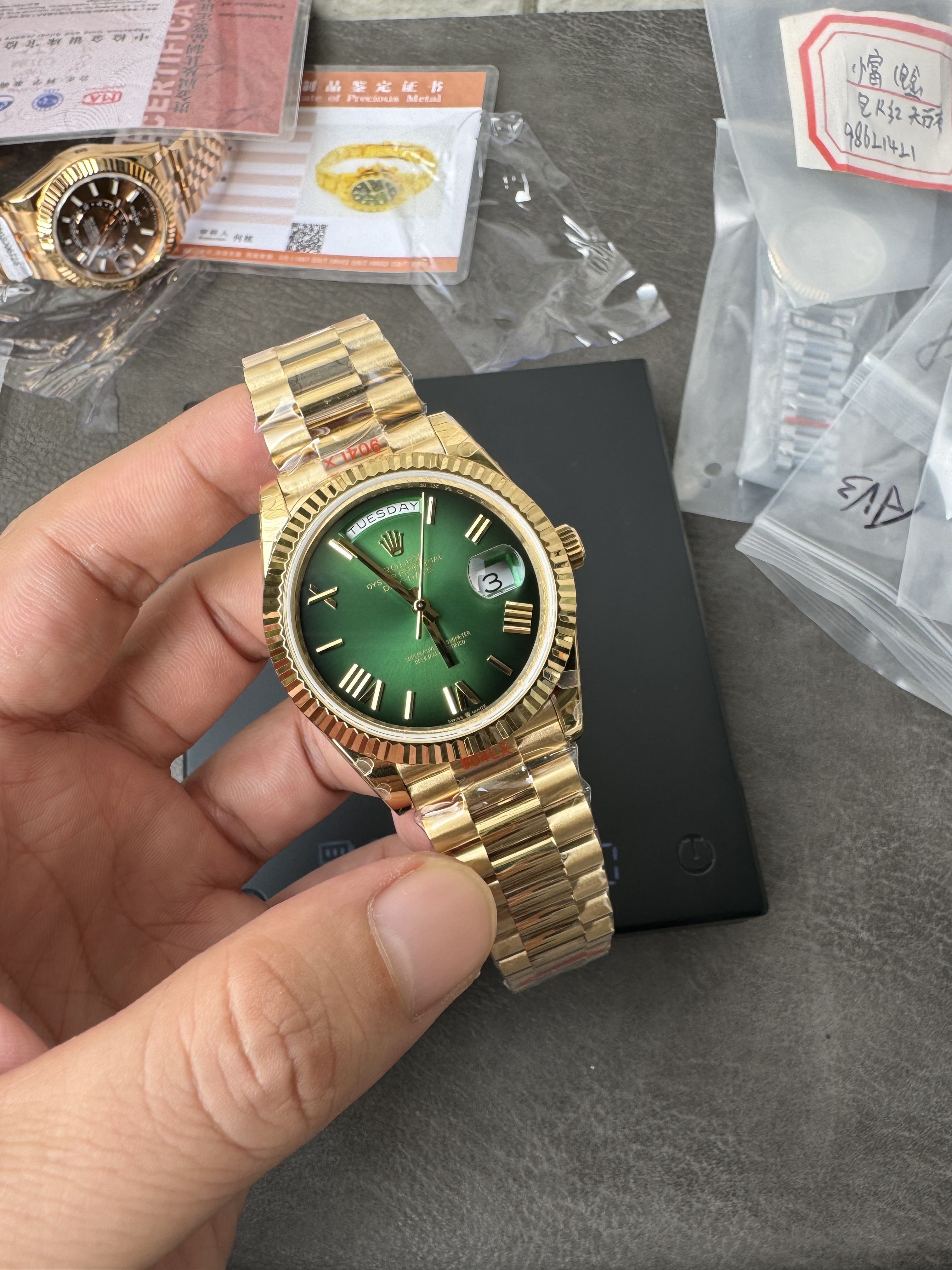 Super Clone Rolex Day-Date 40mm – Iconic Green Dial with Gold President Bracelet