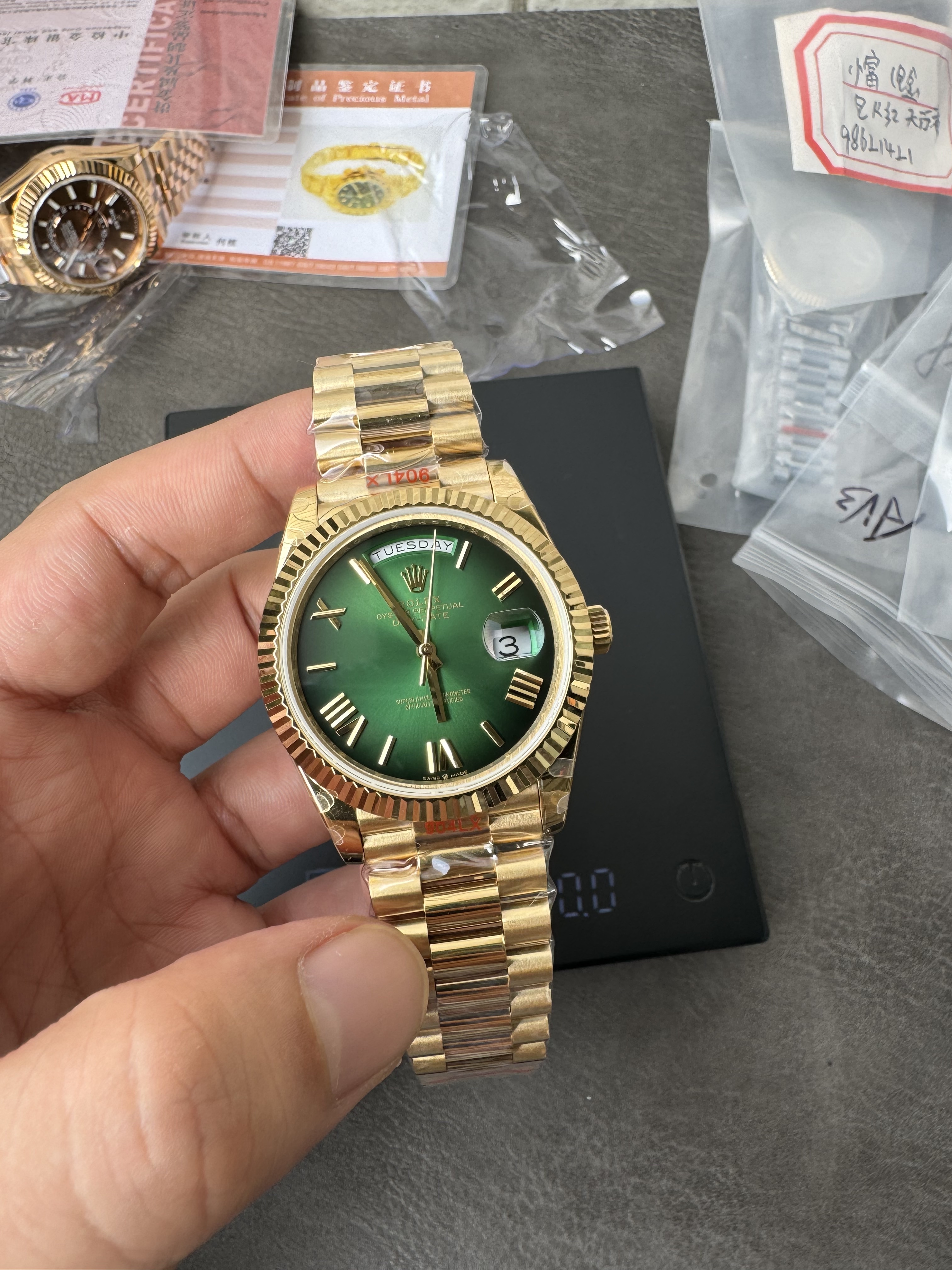 Super Clone Rolex Day-Date 40mm – Iconic Green Dial with Gold President Bracelet