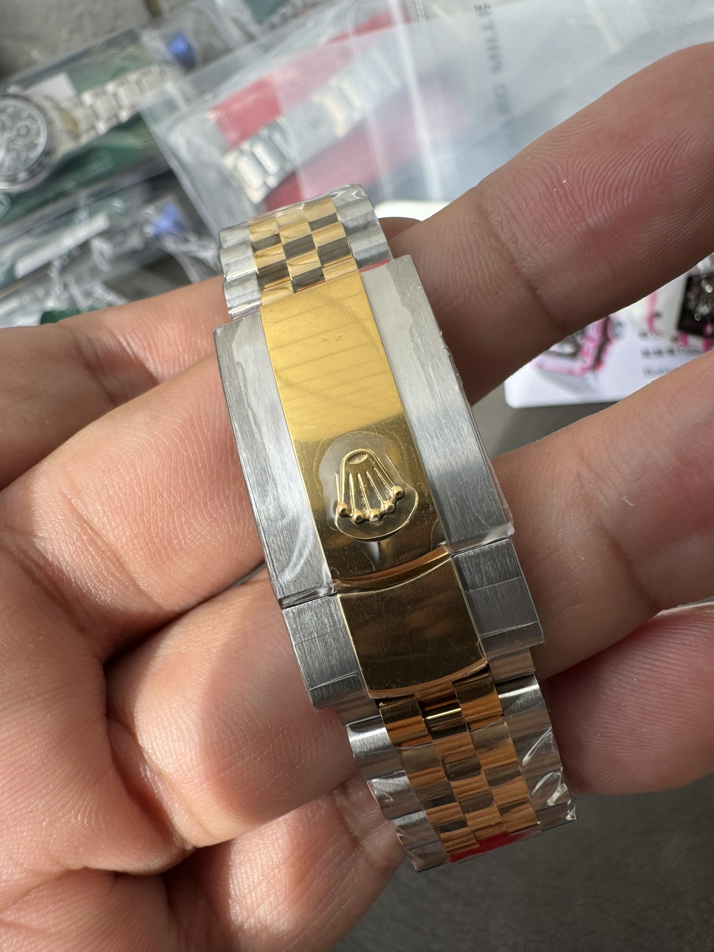 Super Clone Rolex 1:1 Datejust 126233 3235 Movement – Gold Brick Pattern Dial & Two-Tone Jubilee Bracelet