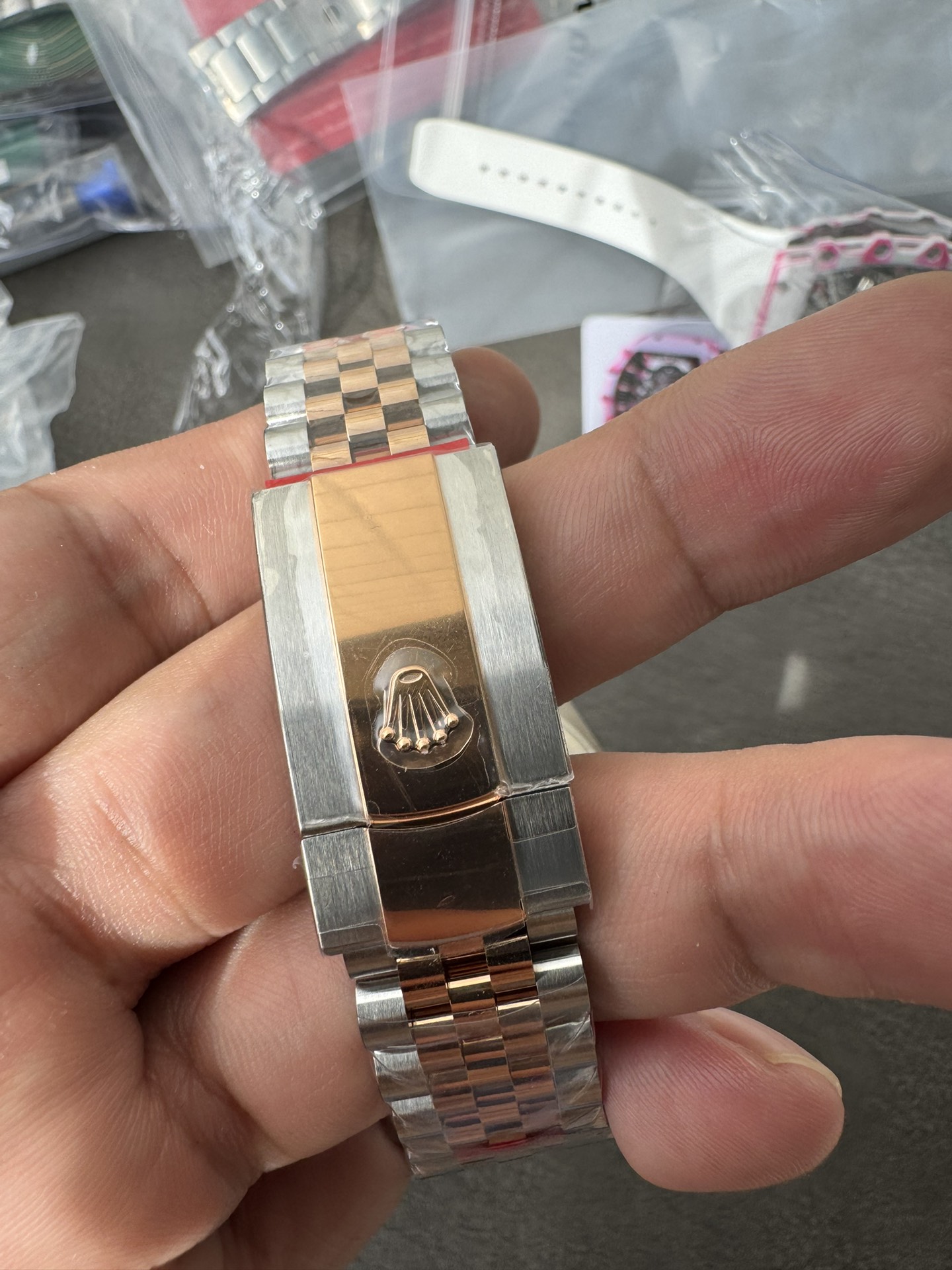 Super Clone Rolex 1:1 Datejust 126231 3235 Movement – Grey Brick Pattern Dial & Rose Gold Two-Tone Jubilee Bracelet