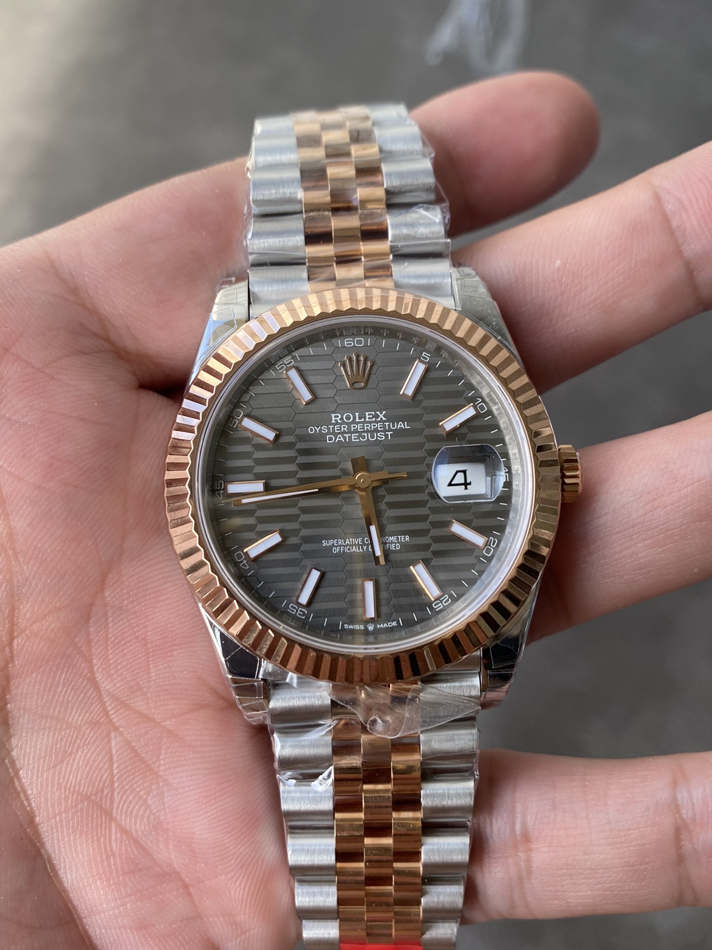 Super Clone Rolex 1:1 Datejust 41mm Grey Motif Dial Rose Gold Two-Tone Jubilee Bracelet – 3235 Movement