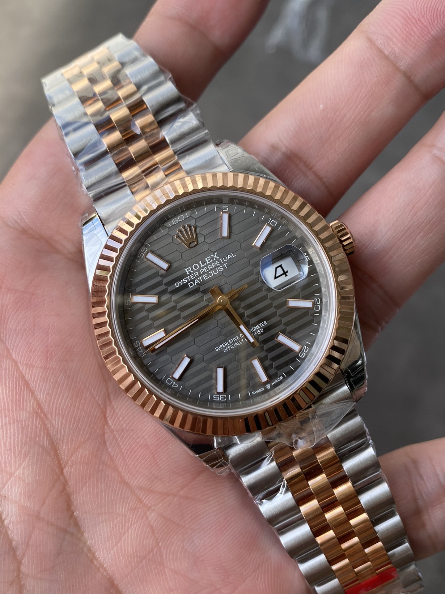 Super Clone Rolex 1:1 Datejust 41mm Grey Motif Dial Rose Gold Two-Tone Jubilee Bracelet – 3235 Movement