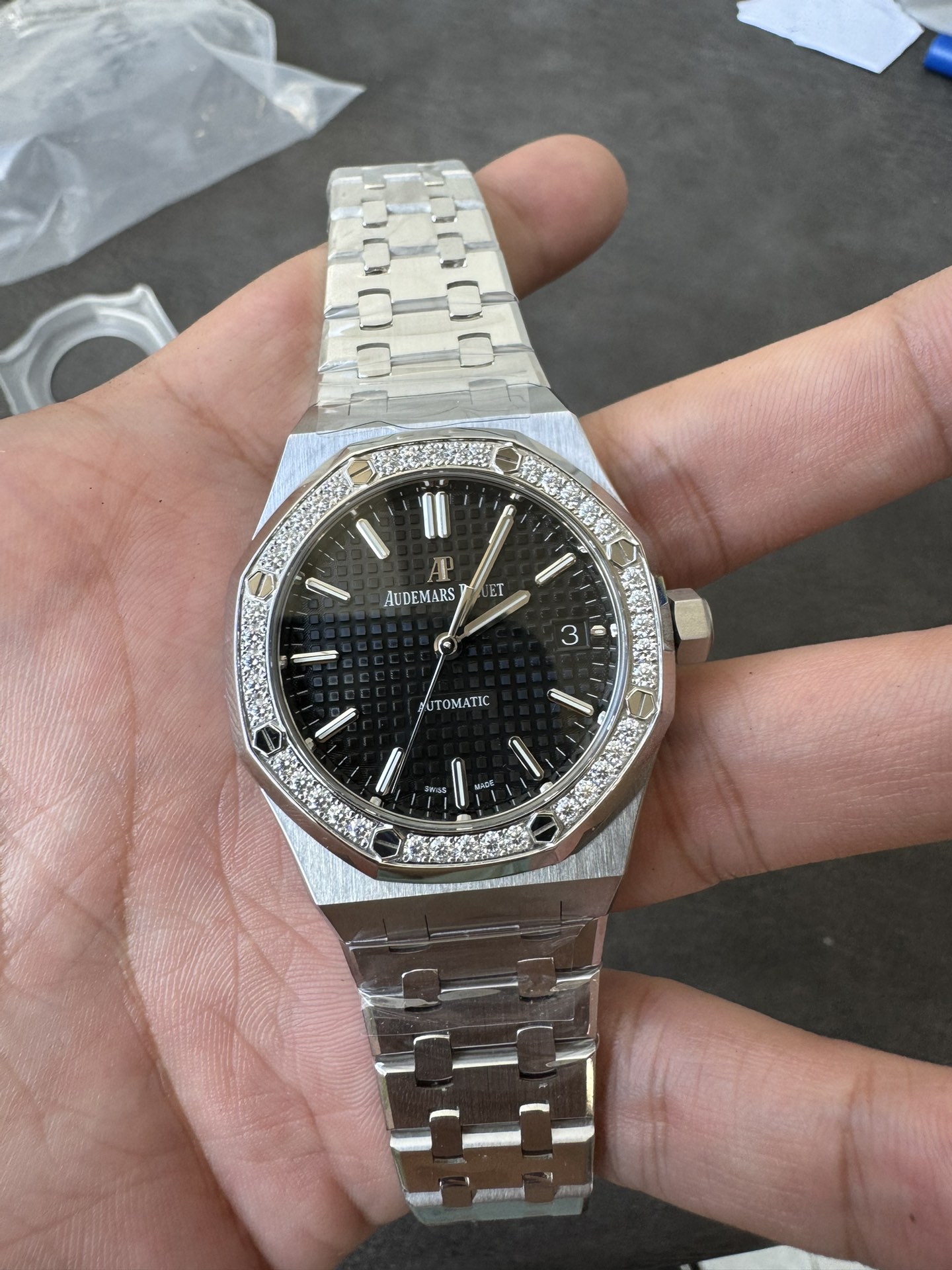 Super Clone Audemars Piguet 1:1 Royal Oak 15451 Watches – Black Dial with Diamond Bezel