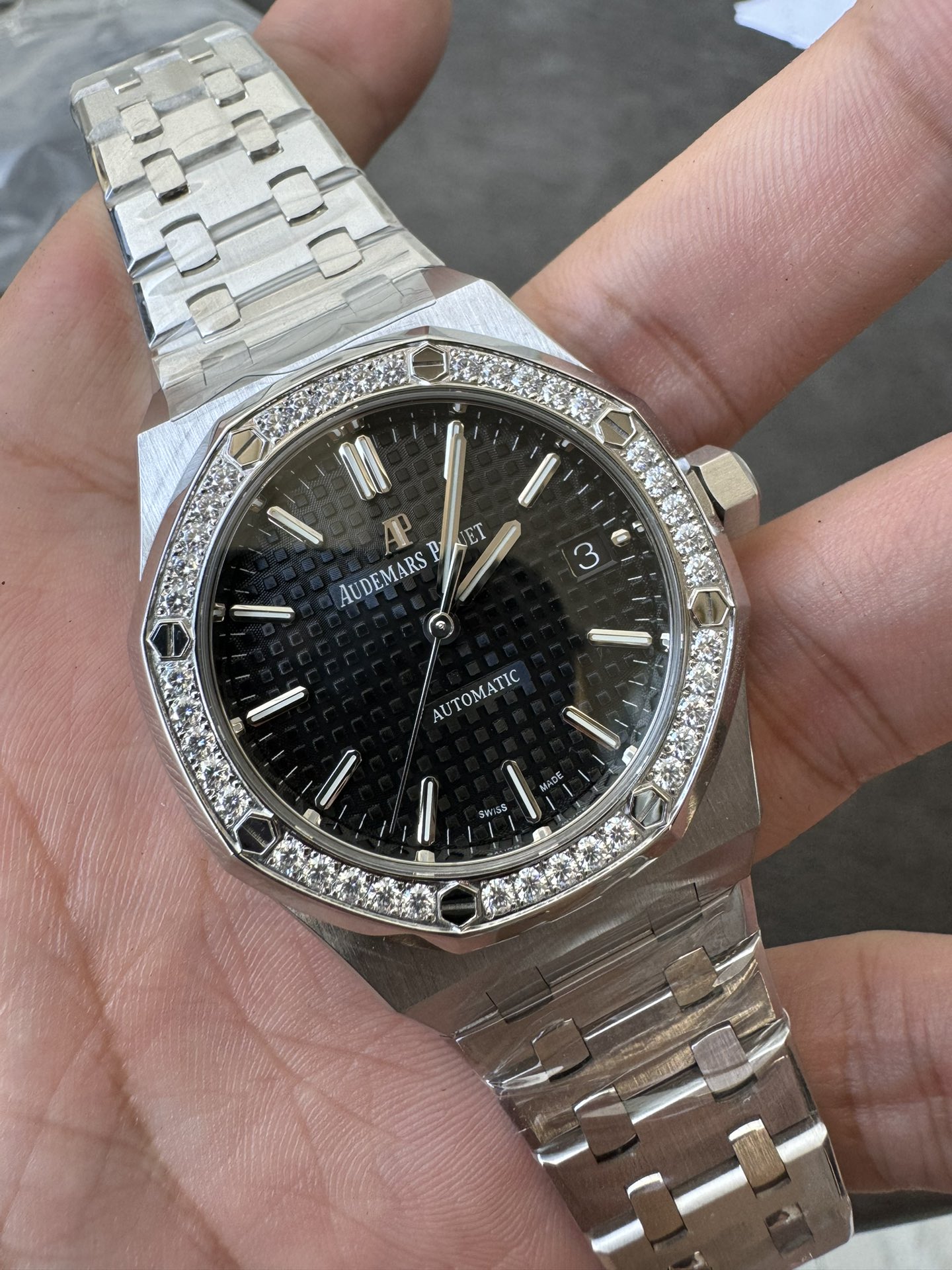 Super Clone Audemars Piguet 1:1 Royal Oak 15451 Watches – Black Dial with Diamond Bezel