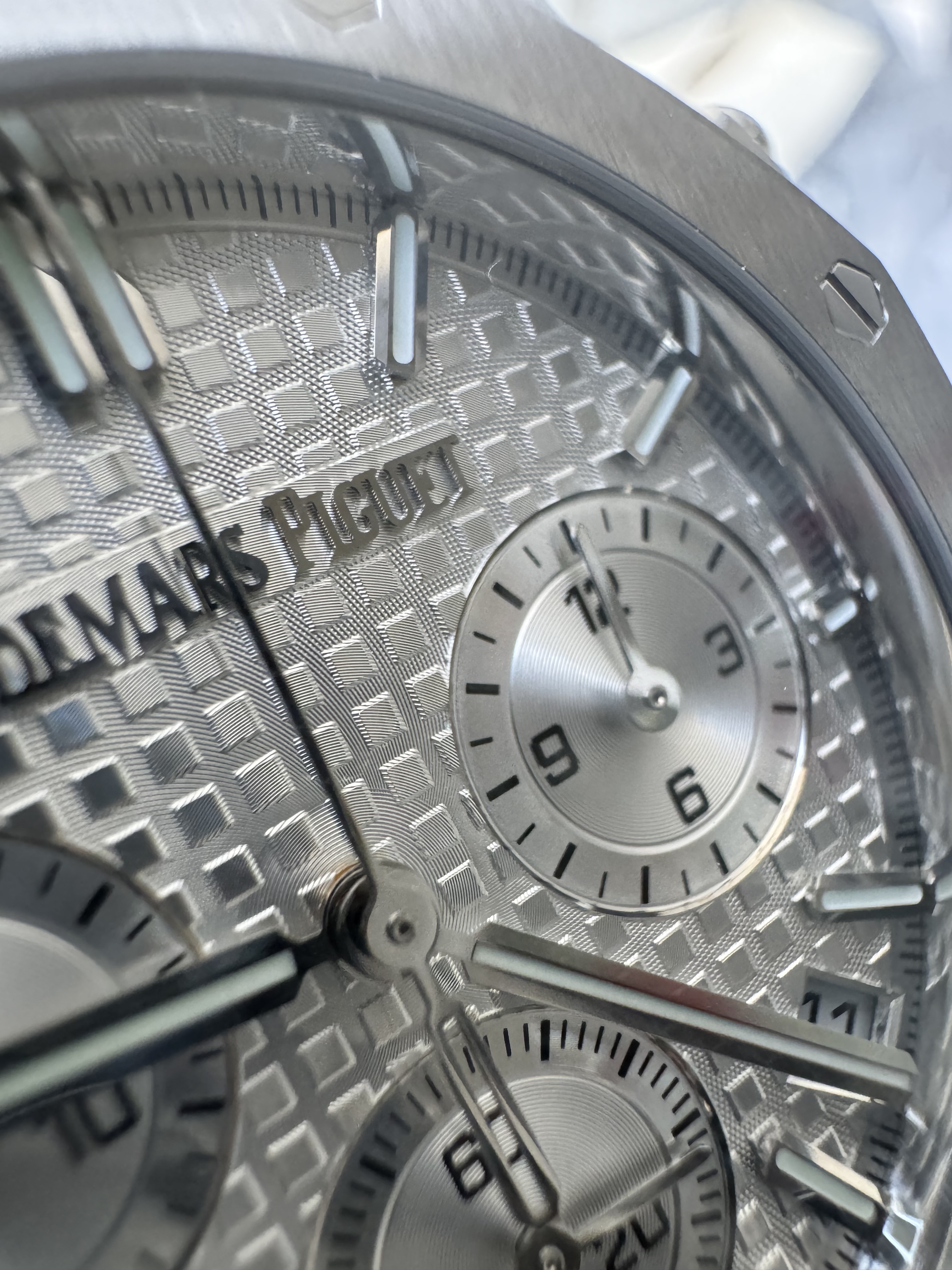 Super Clone Audemars Piguet 1:1 Royal Oak Chronograph 26240ST Watches – 41mm Steel with Silver “Grande Tapisserie” Dial