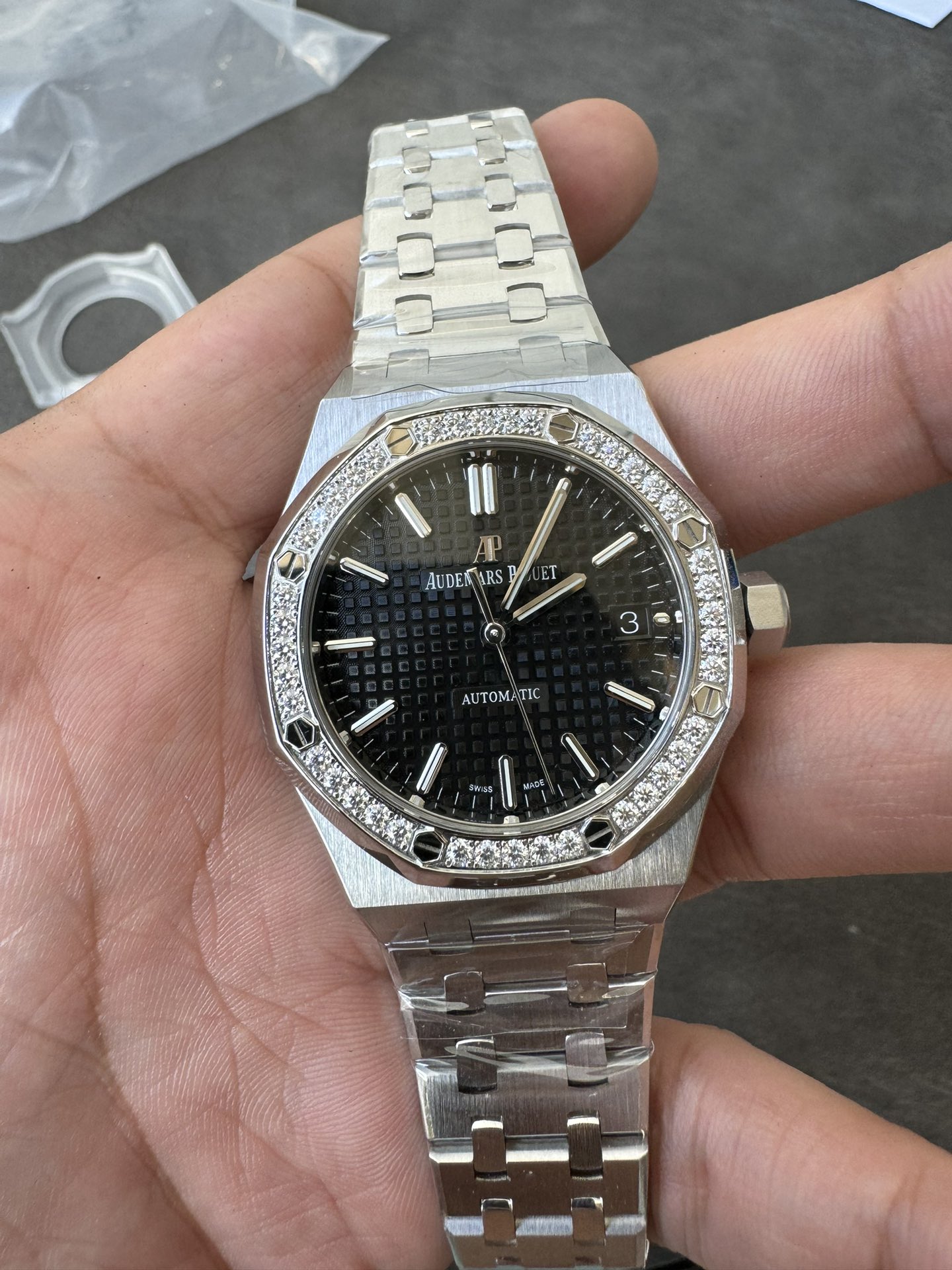 Super Clone Audemars Piguet 1:1 Royal Oak 15451 Watches – Black Dial with Diamond Bezel