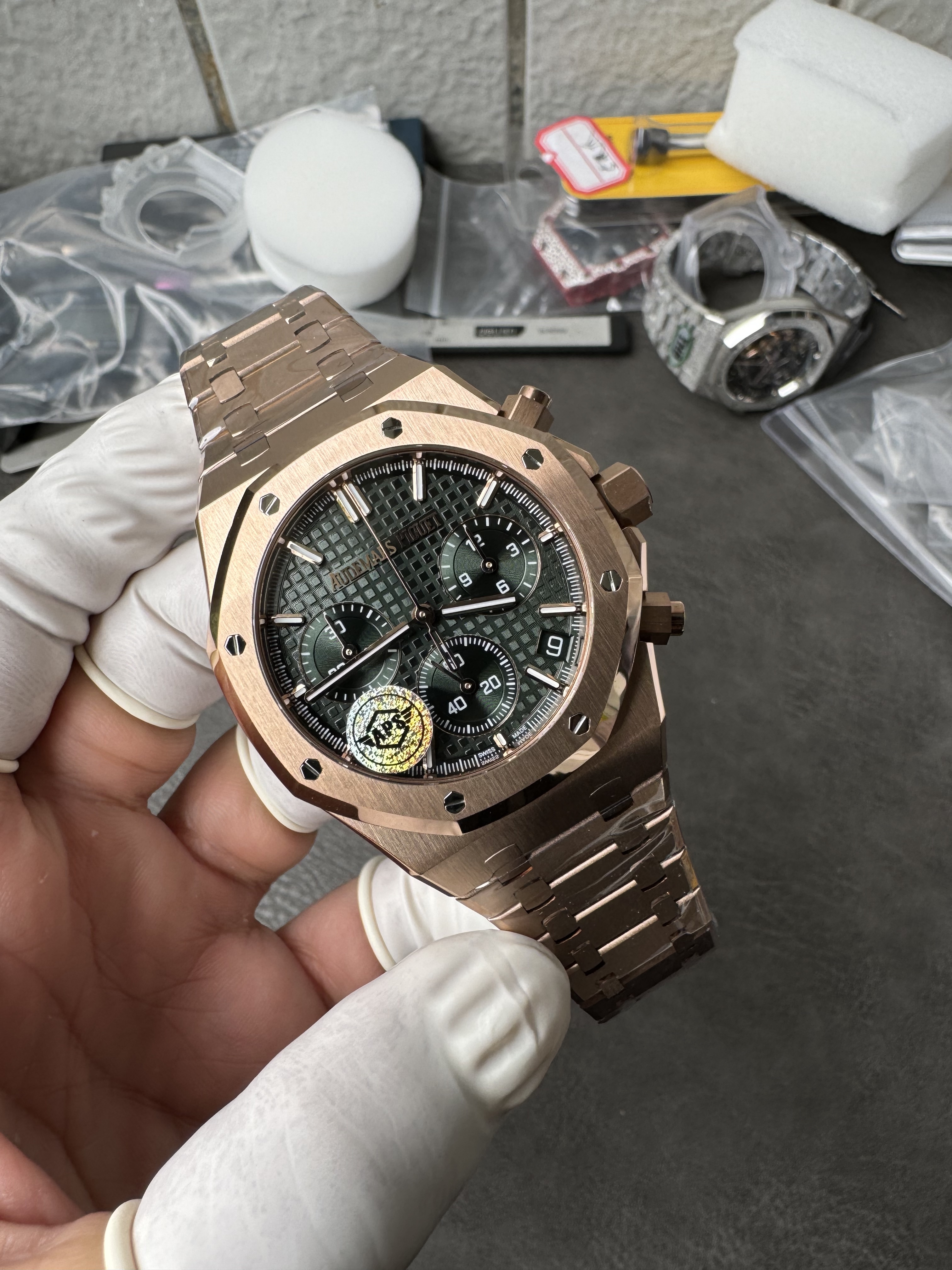 Super Clone Audemars Piguet 1:1 Royal Oak Chronograph 26240 Watches – 41mm Rose Gold with Greener Dial
