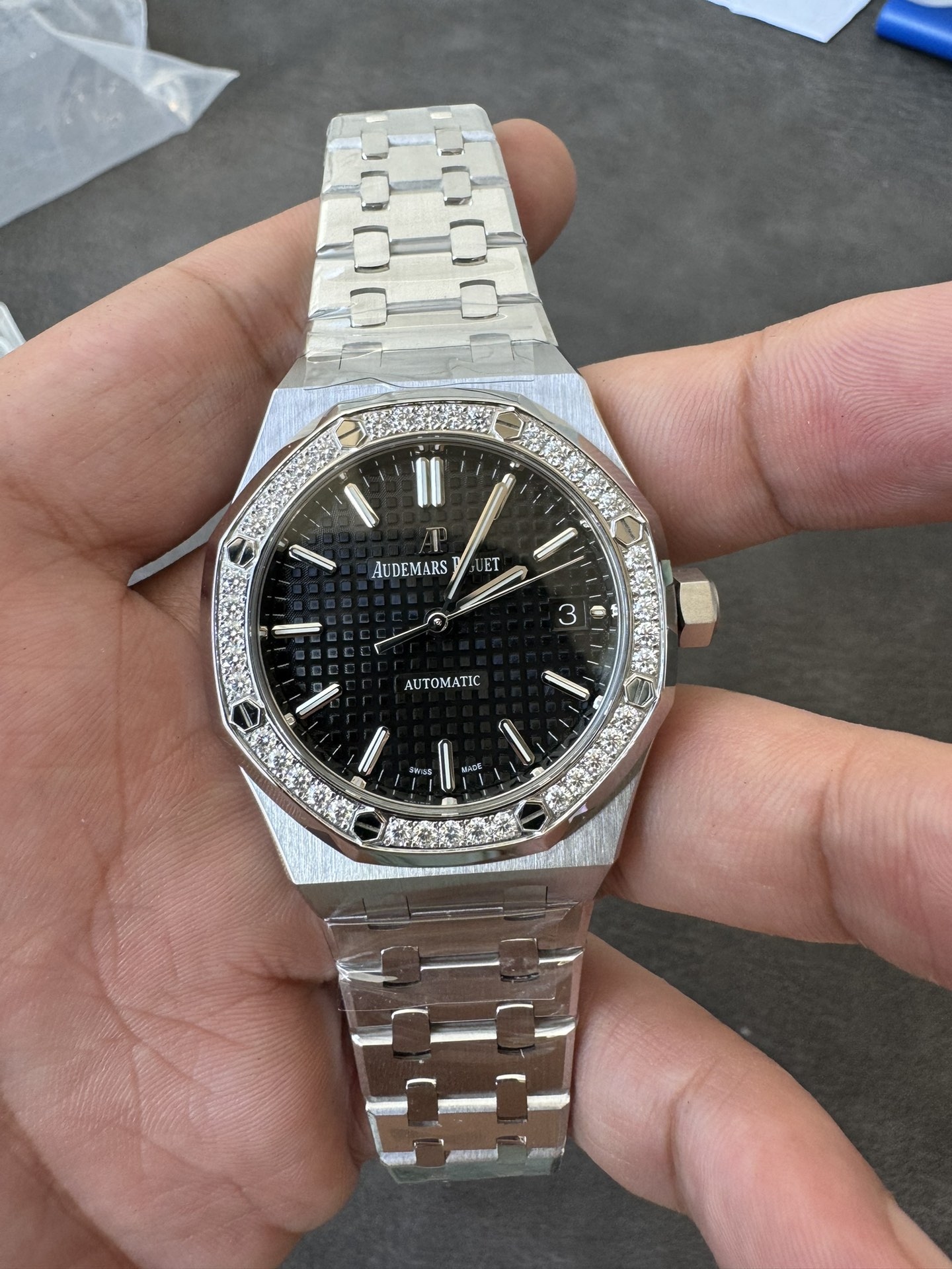 Super Clone Audemars Piguet 1:1 Royal Oak 15451 Watches – Black Dial with Diamond Bezel