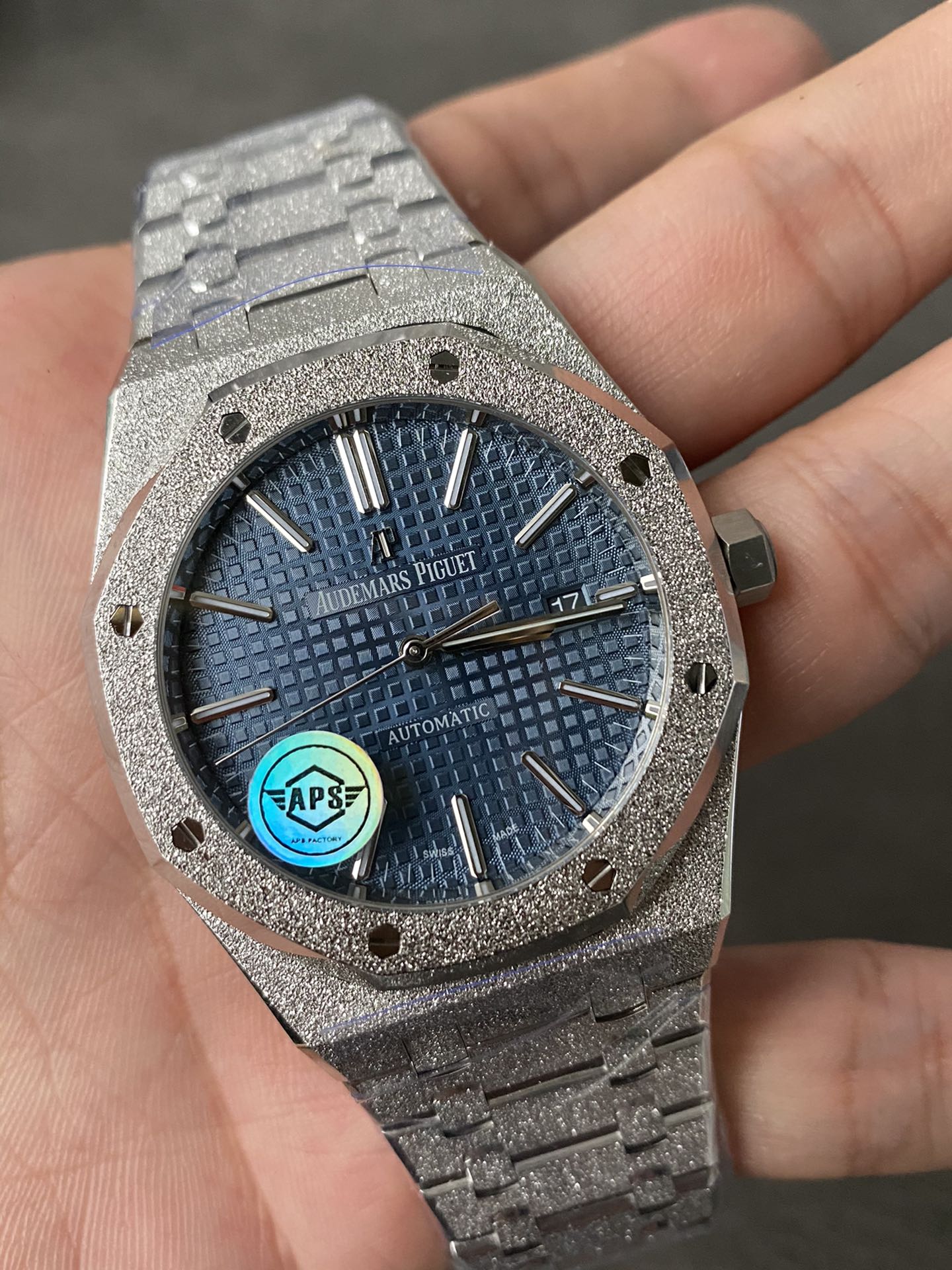 Super Clone Audemars Piguet 1:1 Royal Oak Frosted 15410 Watches – 41mm White Gold Finish with Blue Dial