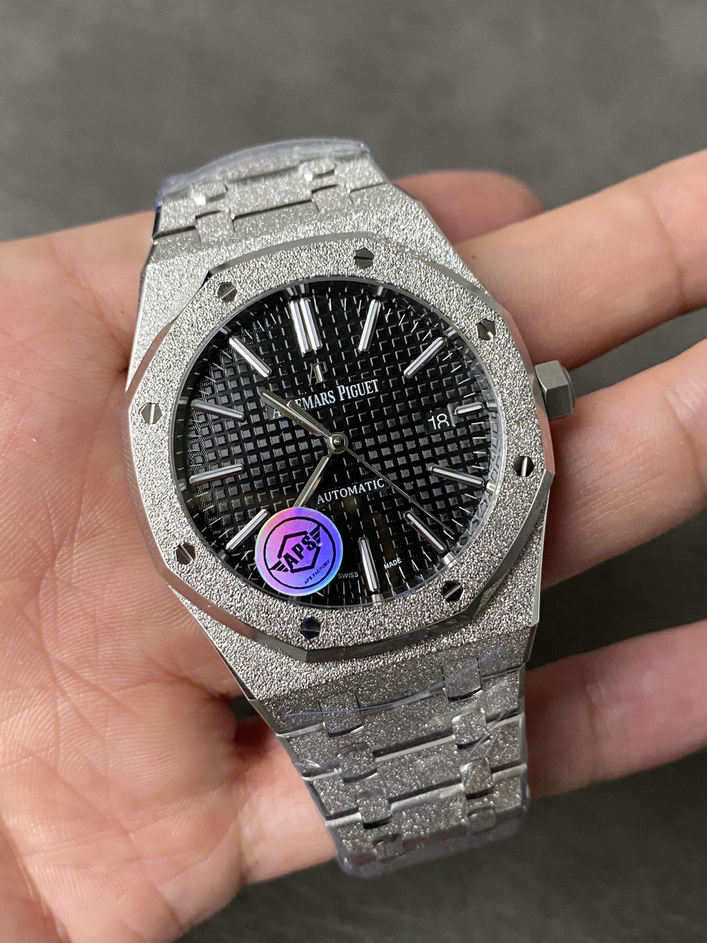 Super Clone Audemars Piguet 1:1 Royal Oak Frosted 15410 Watches – 41mm White Gold Finish with Black Dial