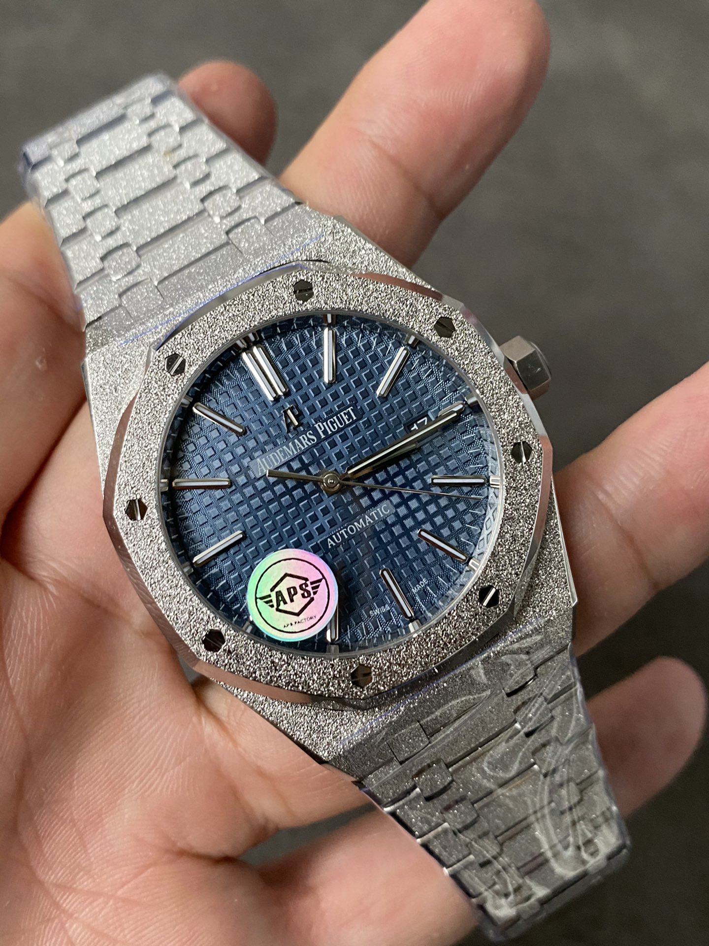 Super Clone Audemars Piguet 1:1 Royal Oak Frosted 15410 Watches – 41mm White Gold Finish with Blue Dial