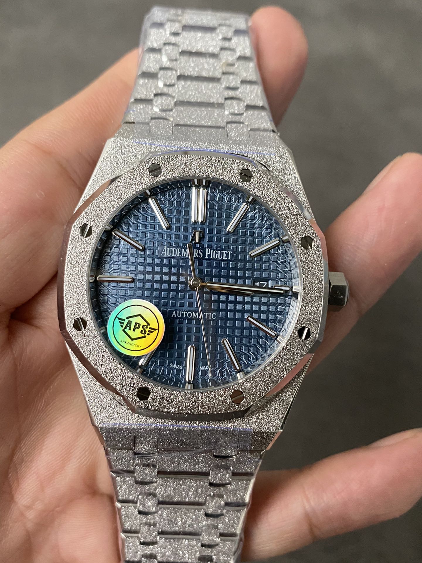 Super Clone Audemars Piguet 1:1 Royal Oak Frosted 15410 Watches – 41mm White Gold Finish with Blue Dial