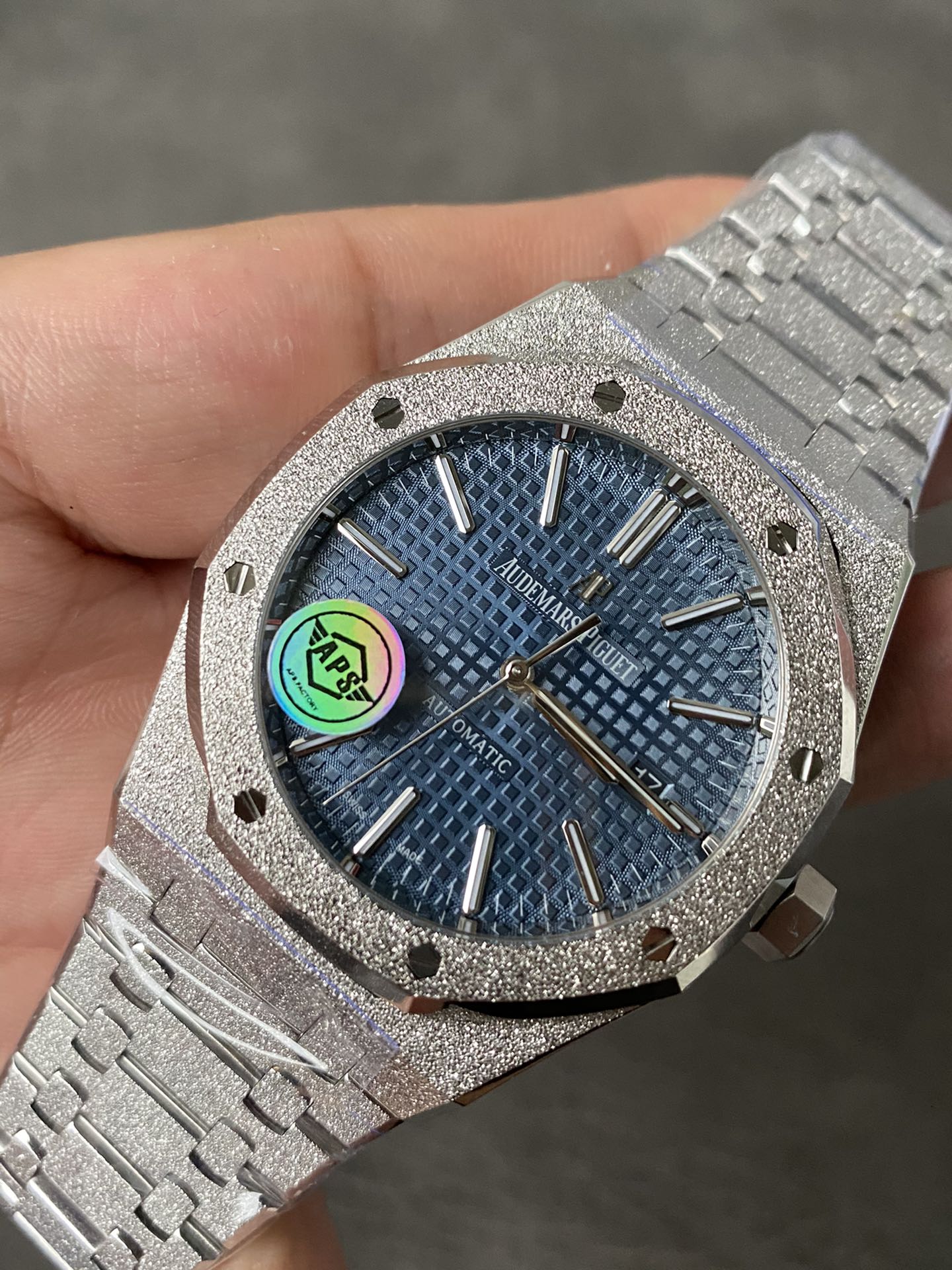 Super Clone Audemars Piguet 1:1 Royal Oak Frosted 15410 Watches – 41mm White Gold Finish with Blue Dial